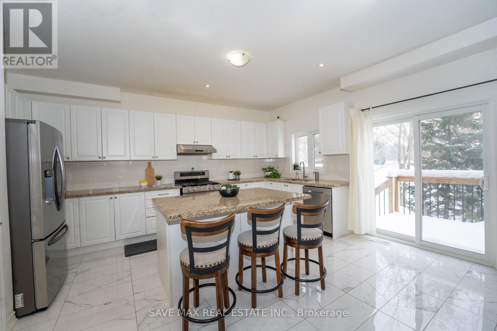 11 Peterson Street, Blandford-Blenheim, ON - Indoor Photo Showing Kitchen With Upgraded Kitchen