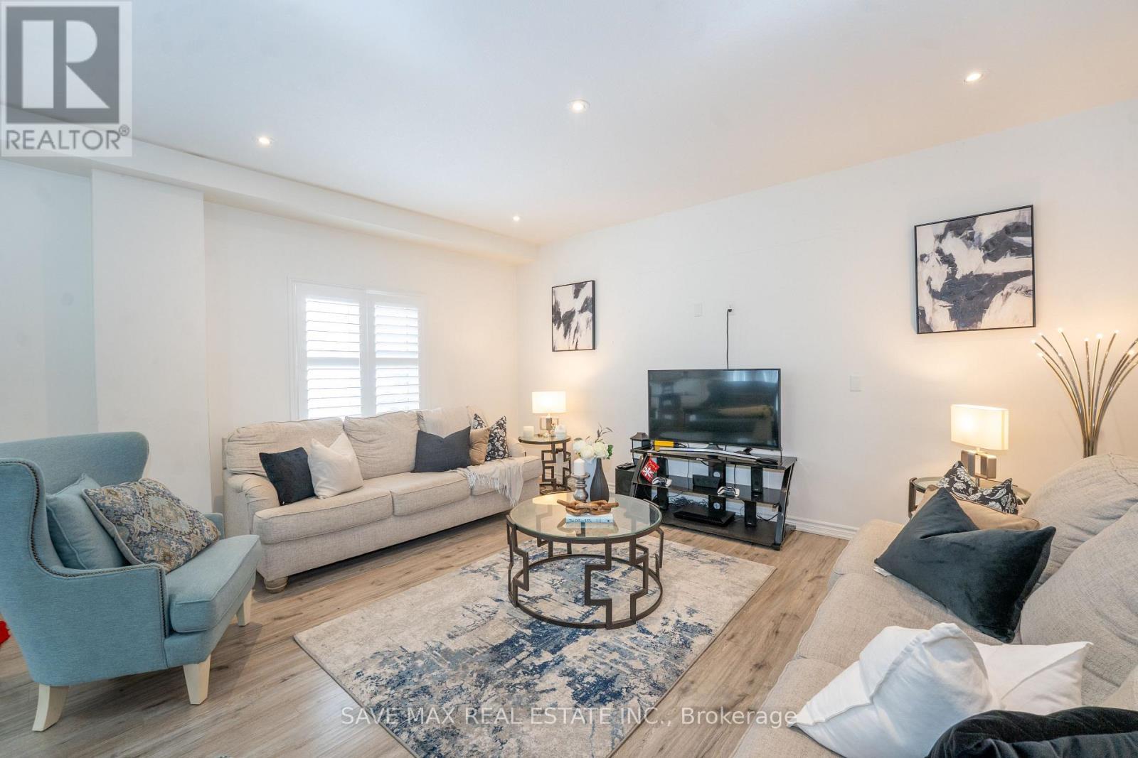 11 Peterson Street, Blandford-Blenheim, ON - Indoor Photo Showing Living Room