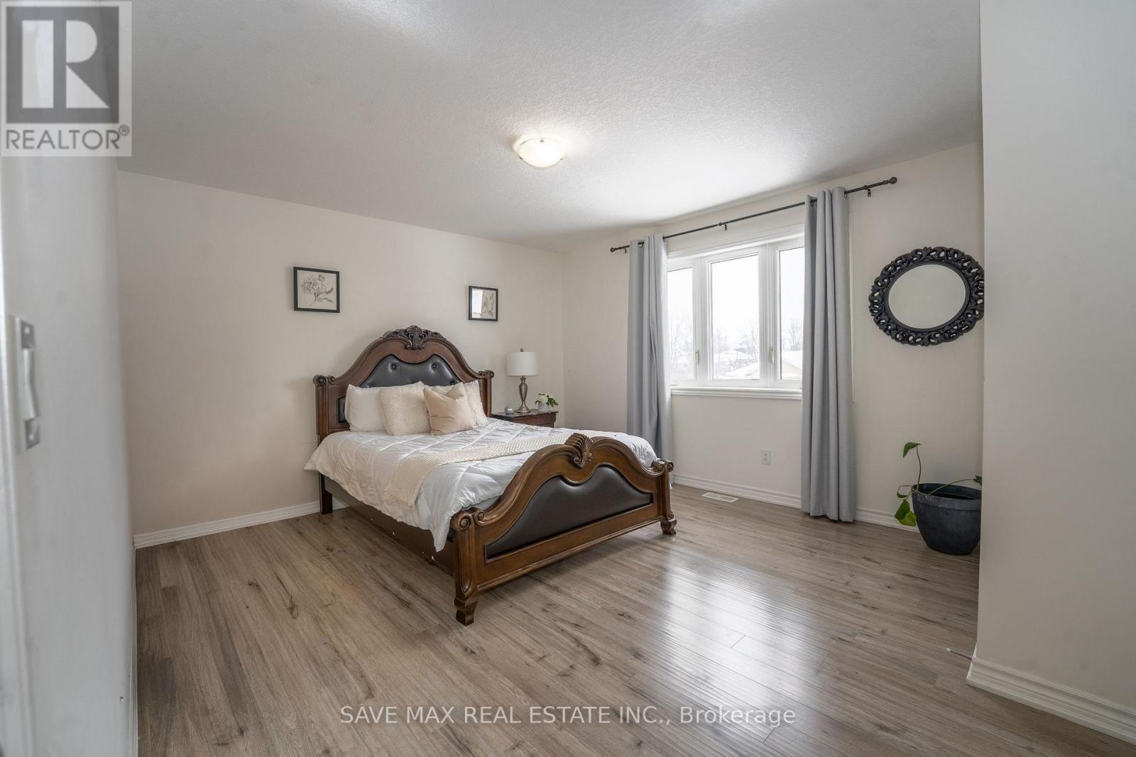 11 Peterson Street, Blandford-Blenheim, ON - Indoor Photo Showing Bedroom