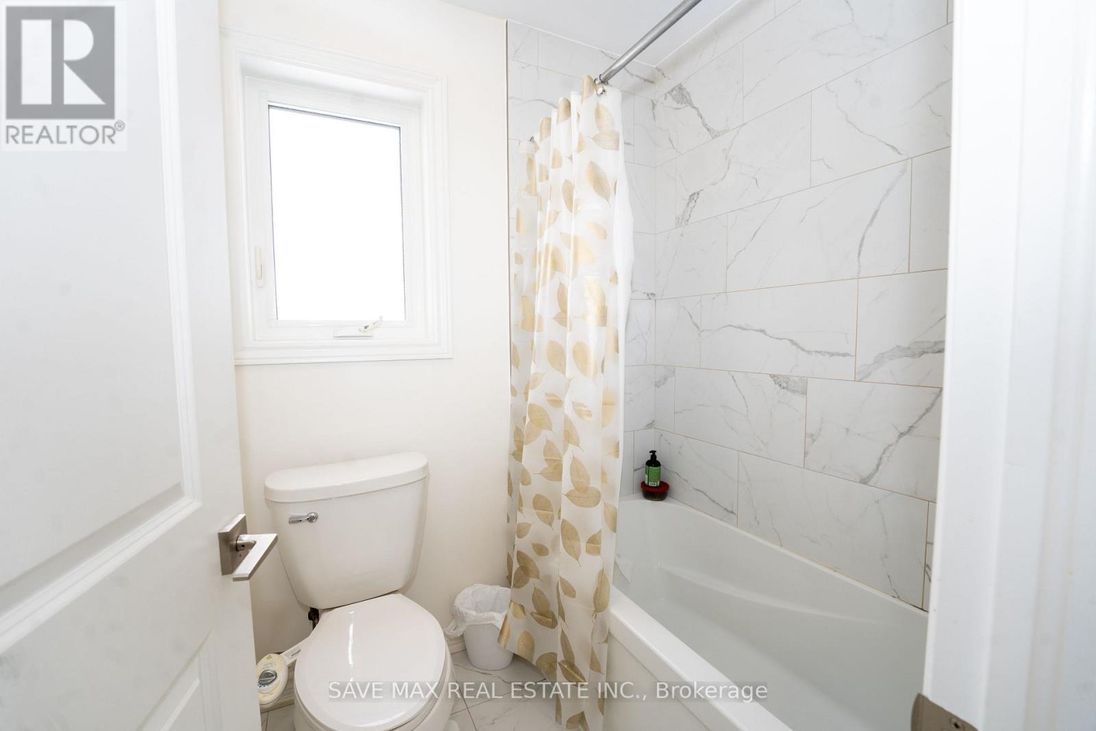 11 Peterson Street, Blandford-Blenheim, ON - Indoor Photo Showing Bathroom