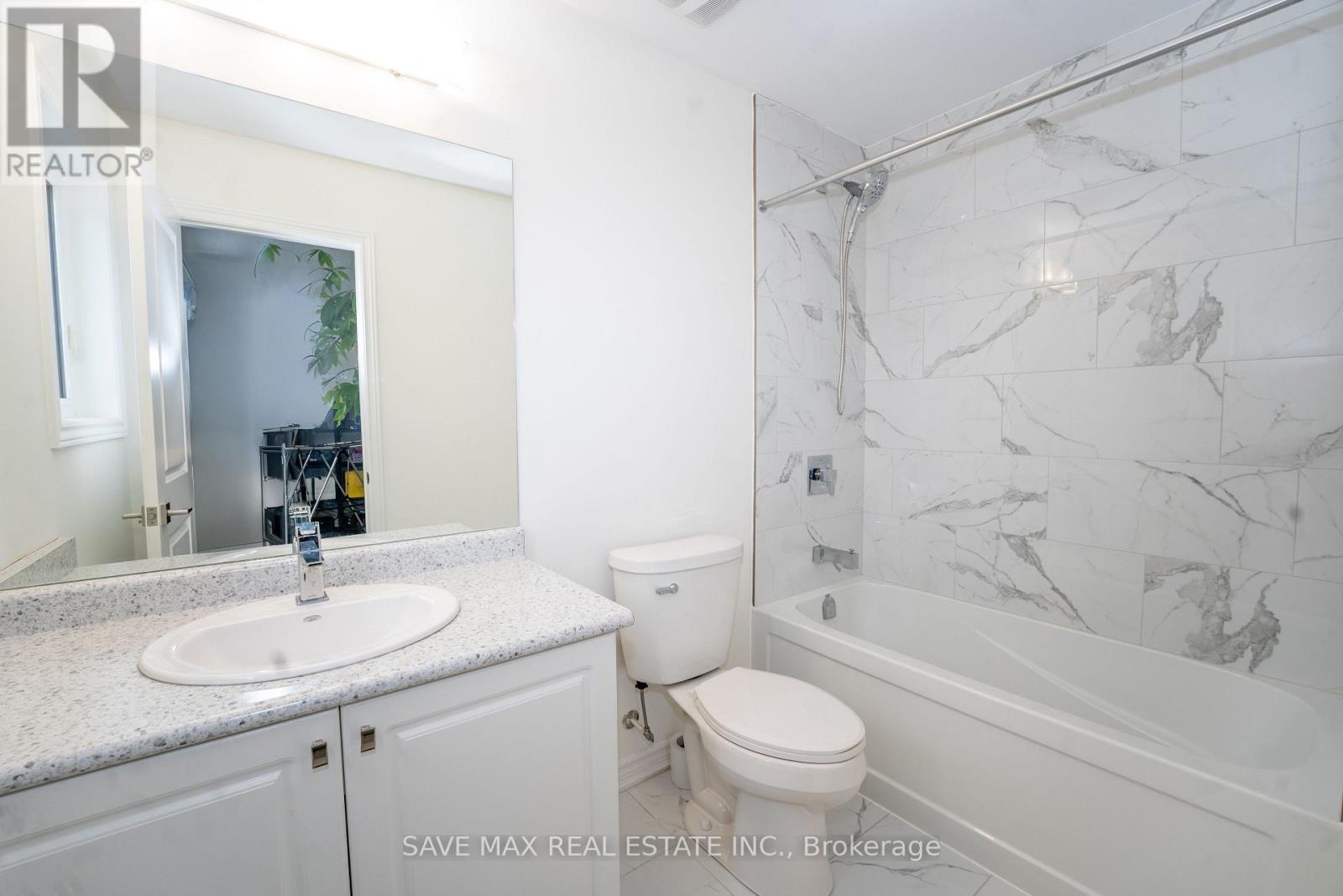 11 Peterson Street, Blandford-Blenheim, ON - Indoor Photo Showing Bathroom