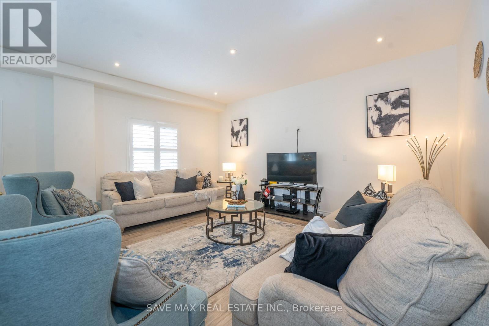 11 Peterson Street, Blandford-Blenheim, ON - Indoor Photo Showing Living Room