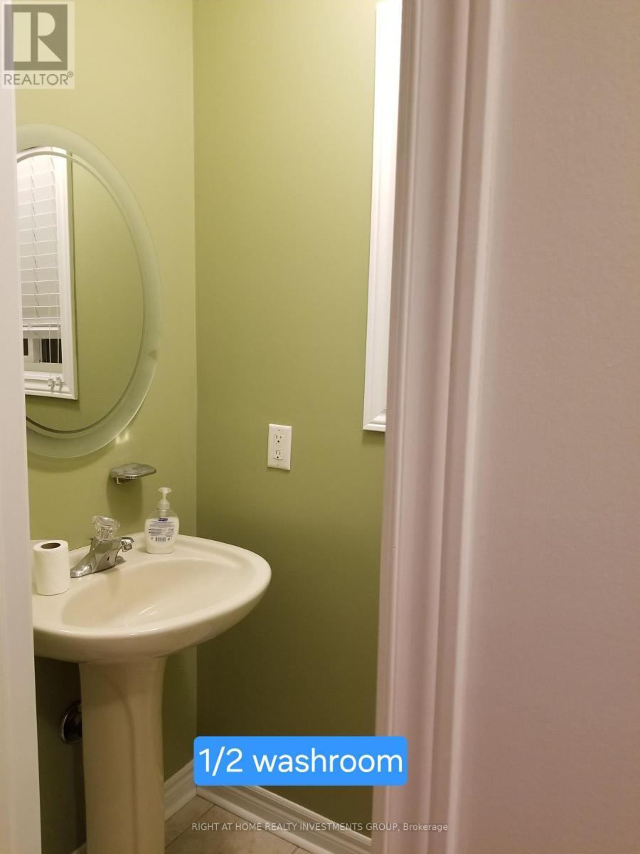 Upper Unit - 38 Lang Drive, Barrie, ON - Indoor Photo Showing Bathroom