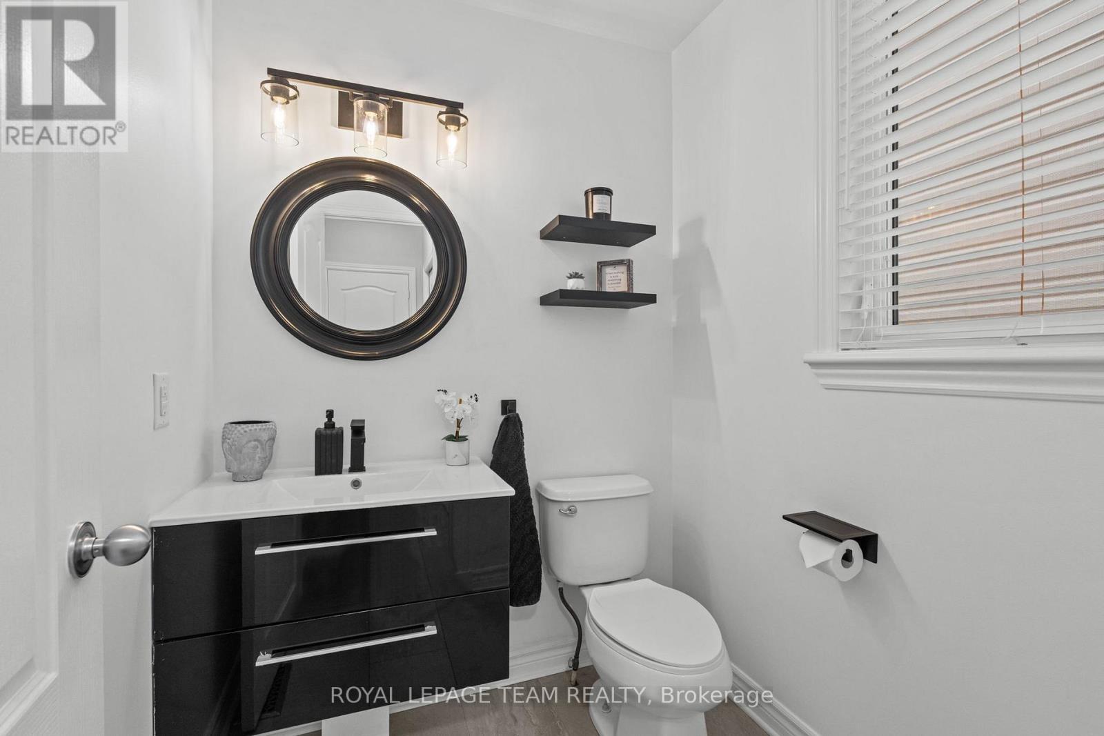 801 Bowercrest Crescent, Ottawa, ON - Indoor Photo Showing Bathroom