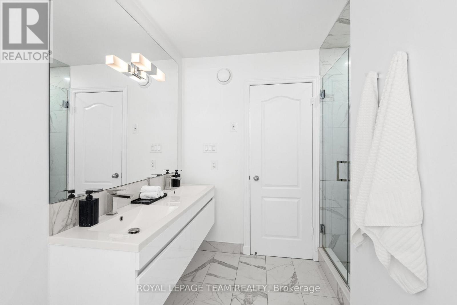 801 Bowercrest Crescent, Ottawa, ON - Indoor Photo Showing Bathroom