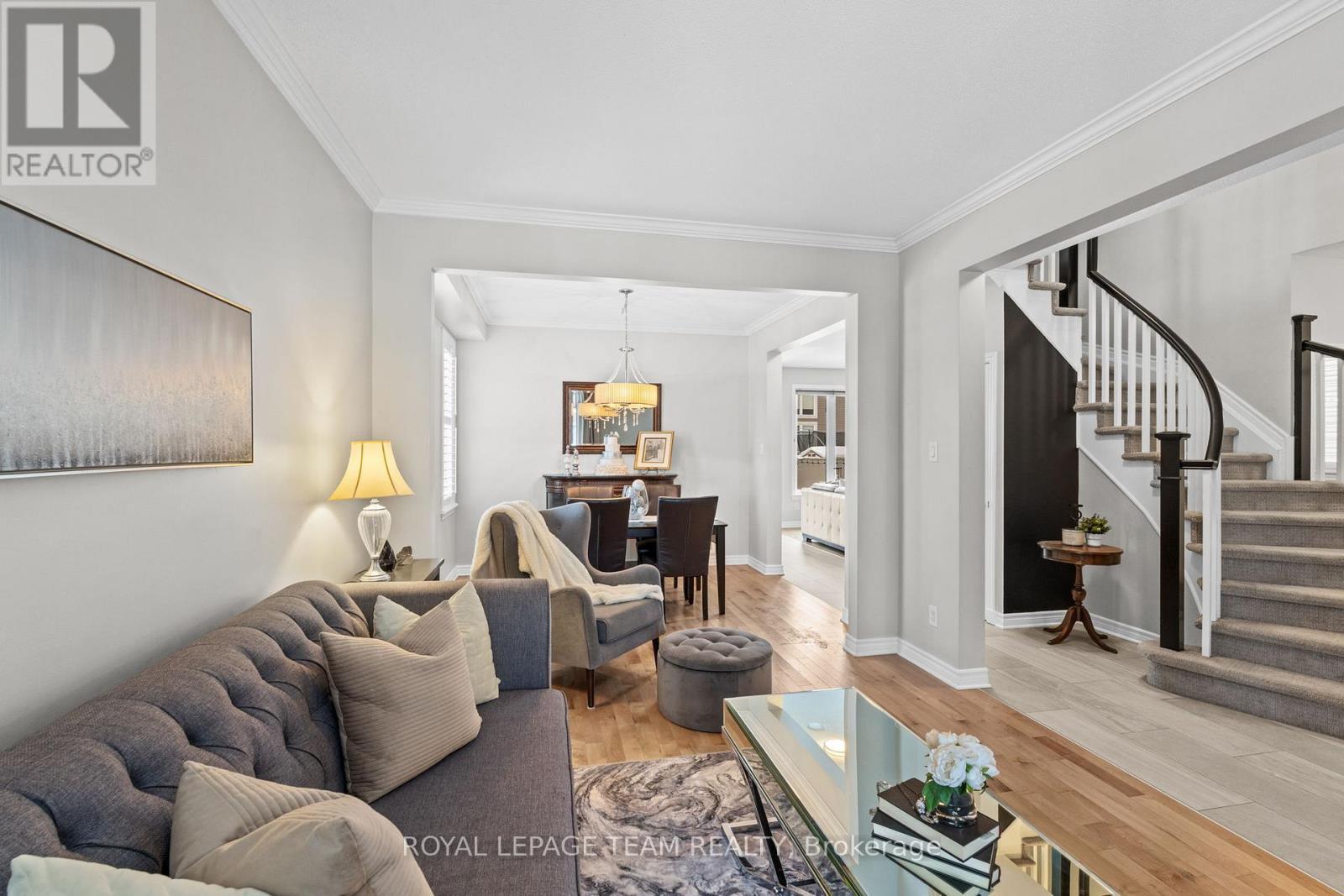 801 Bowercrest Crescent, Ottawa, ON - Indoor Photo Showing Living Room