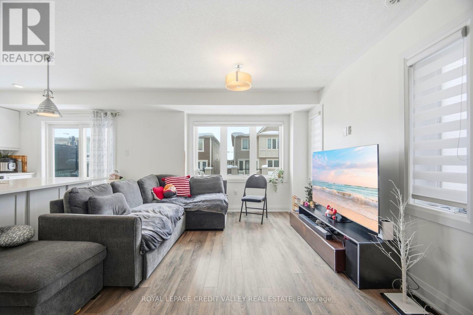 565 Goldenrod Lane, Kitchener, ON - Indoor Photo Showing Living Room
