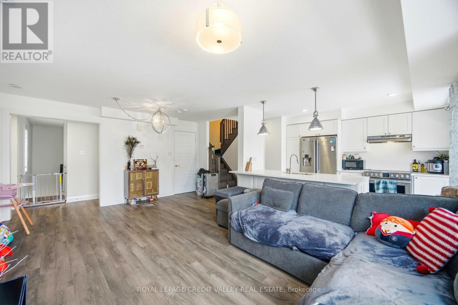 565 Goldenrod Lane, Kitchener, ON - Indoor Photo Showing Living Room
