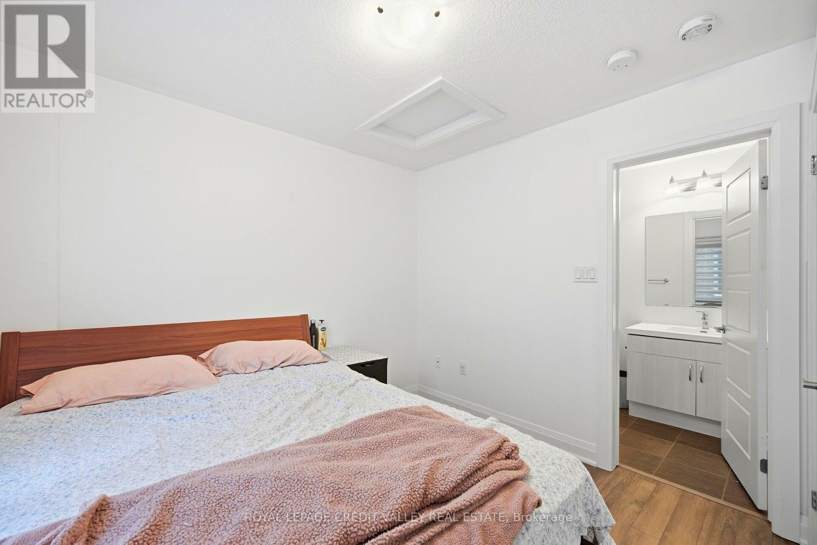 565 Goldenrod Lane, Kitchener, ON - Indoor Photo Showing Bedroom