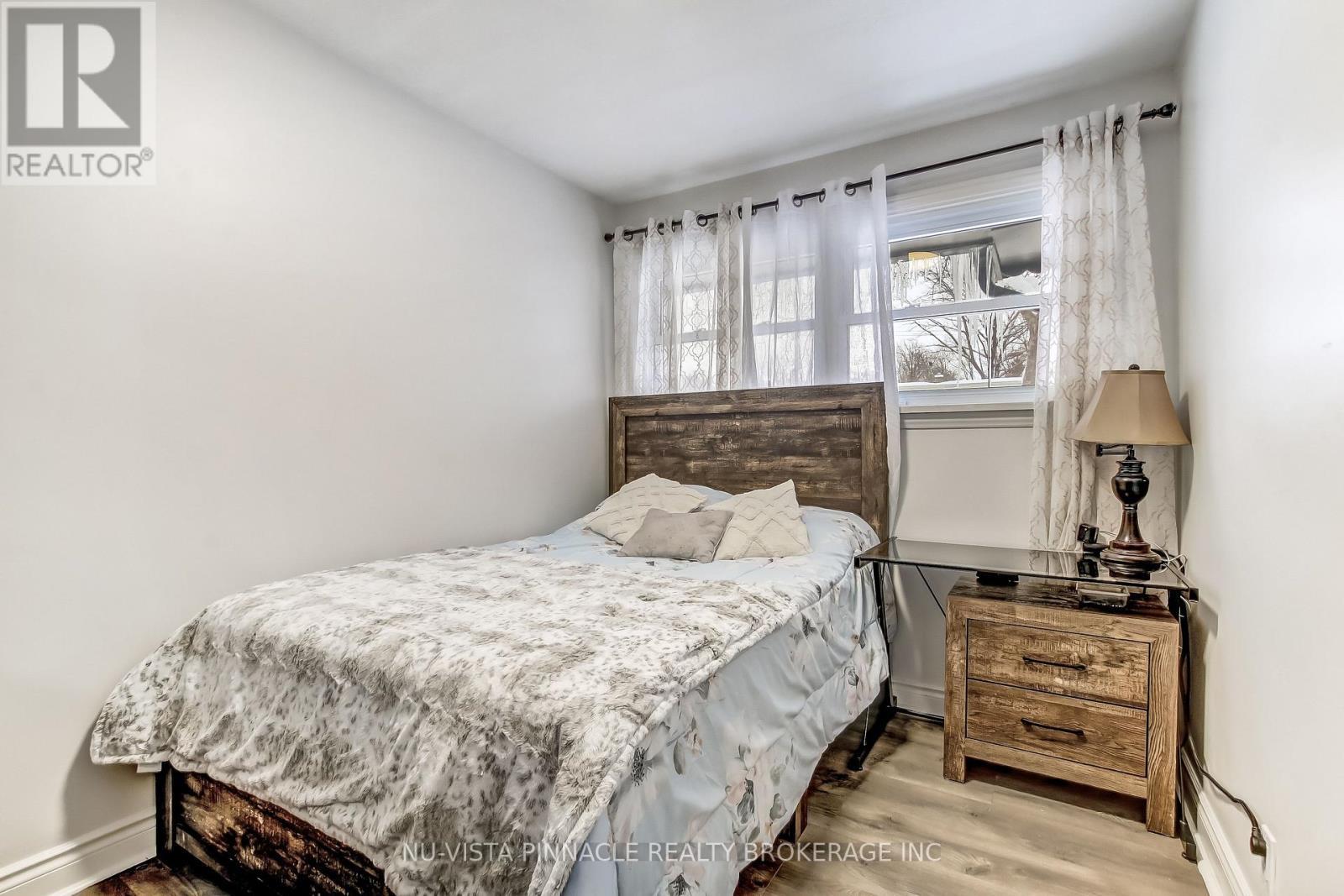59 Thorncrest Crescent, London South (South D), ON - Indoor Photo Showing Bedroom