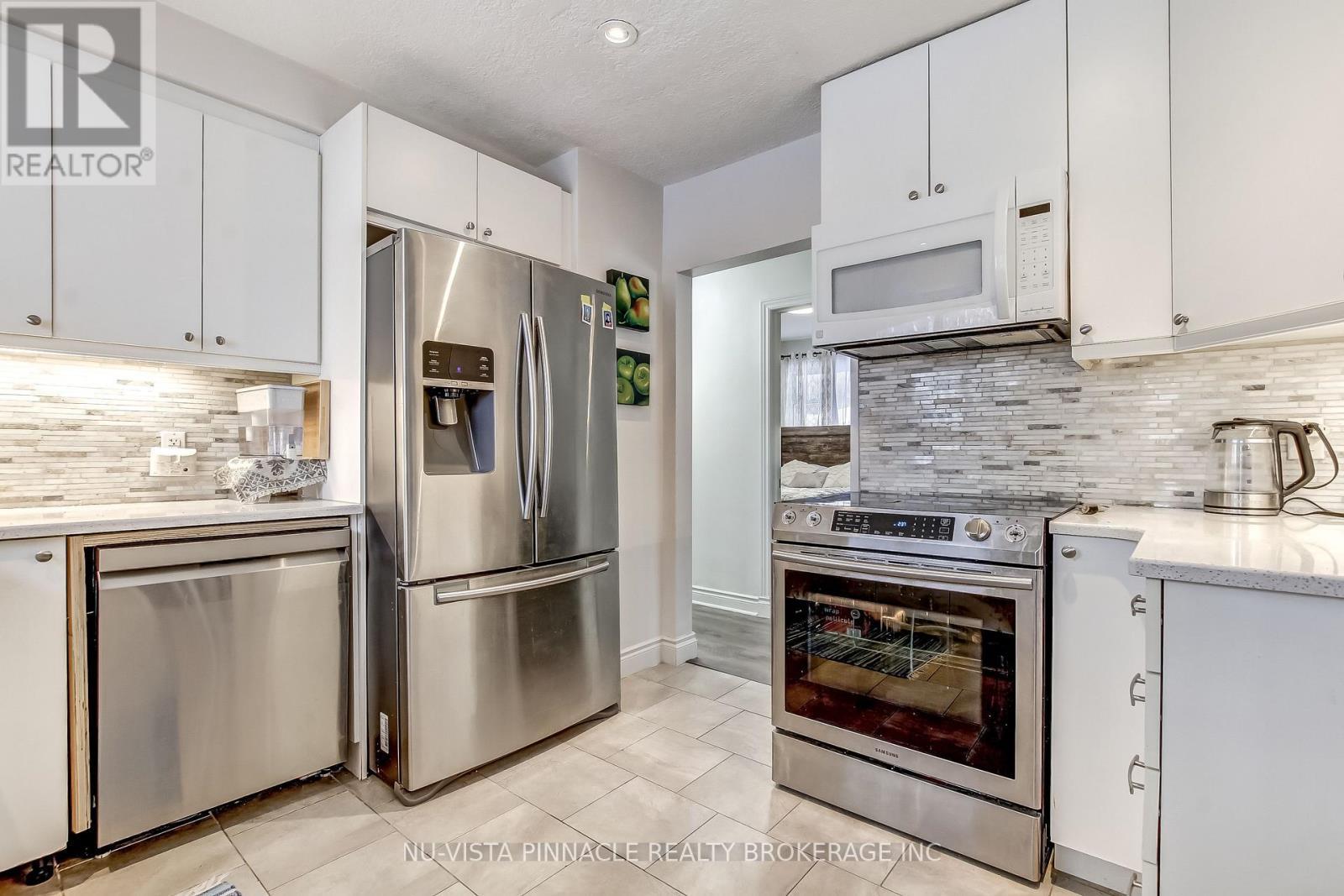 59 Thorncrest Crescent, London South (South D), ON - Indoor Photo Showing Kitchen