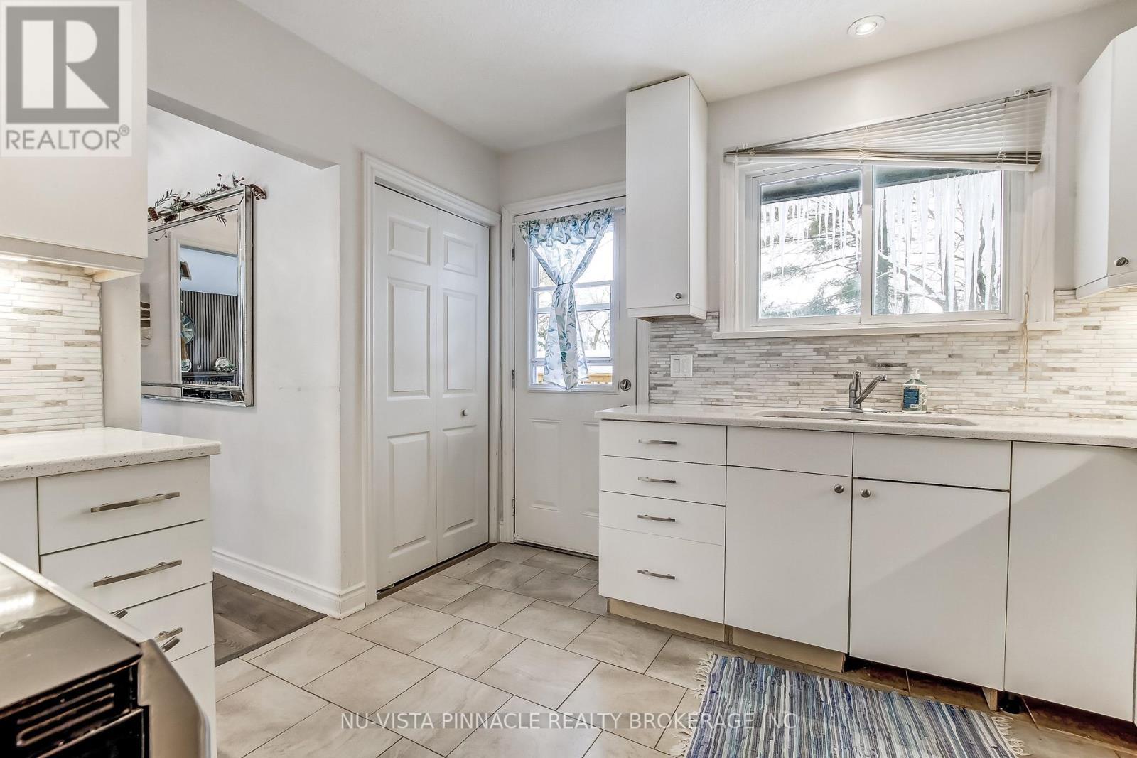 59 Thorncrest Crescent, London South (South D), ON - Indoor