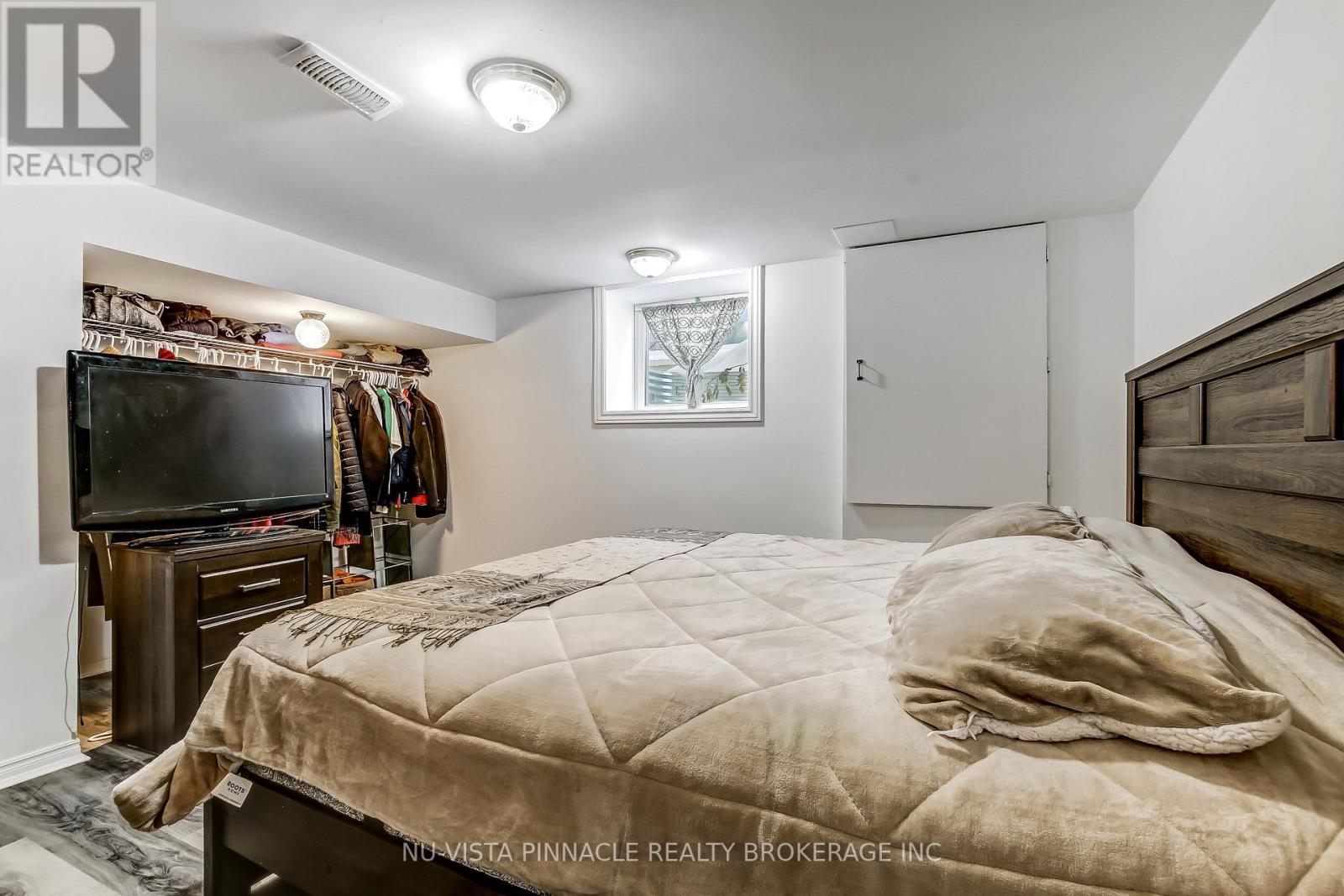 59 Thorncrest Crescent, London South (South D), ON - Indoor Photo Showing Bedroom