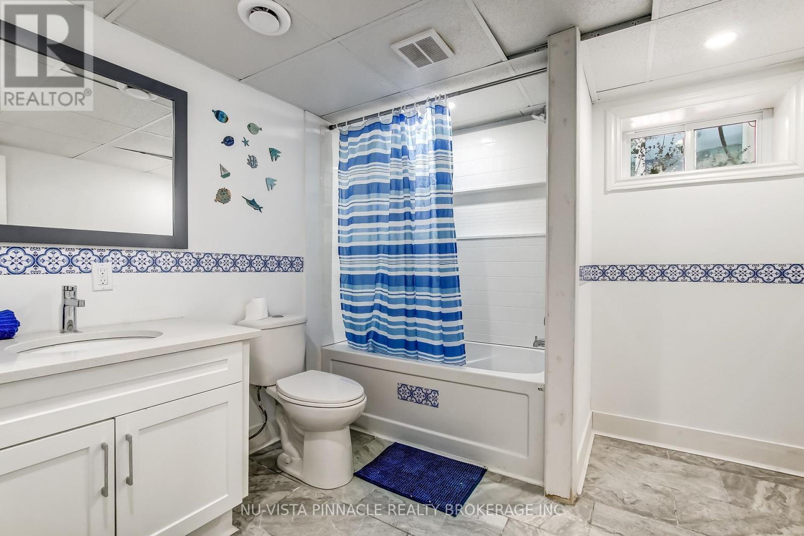 59 Thorncrest Crescent, London South (South D), ON - Indoor Photo Showing Bathroom