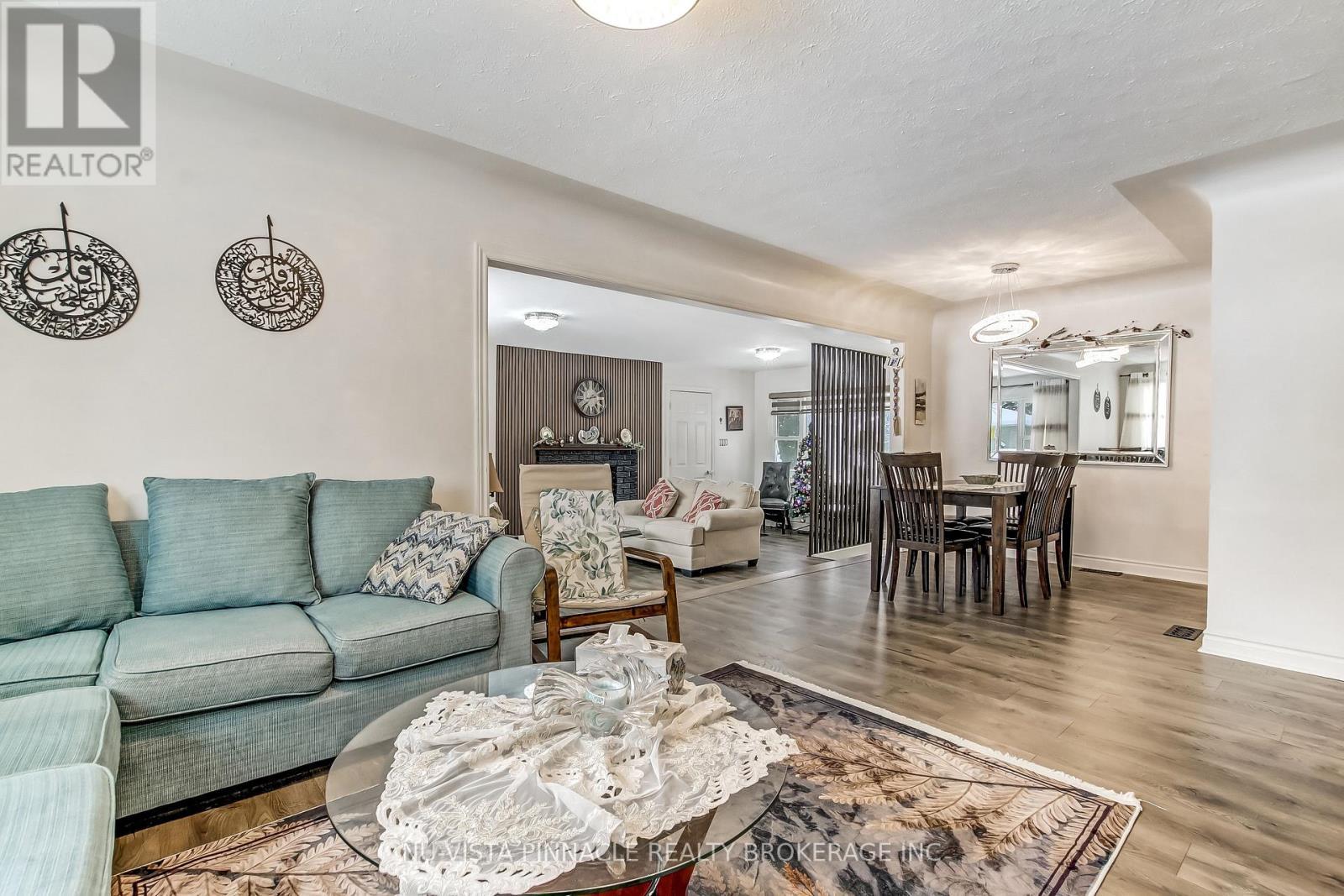 59 Thorncrest Crescent, London South (South D), ON - Indoor Photo Showing Living Room