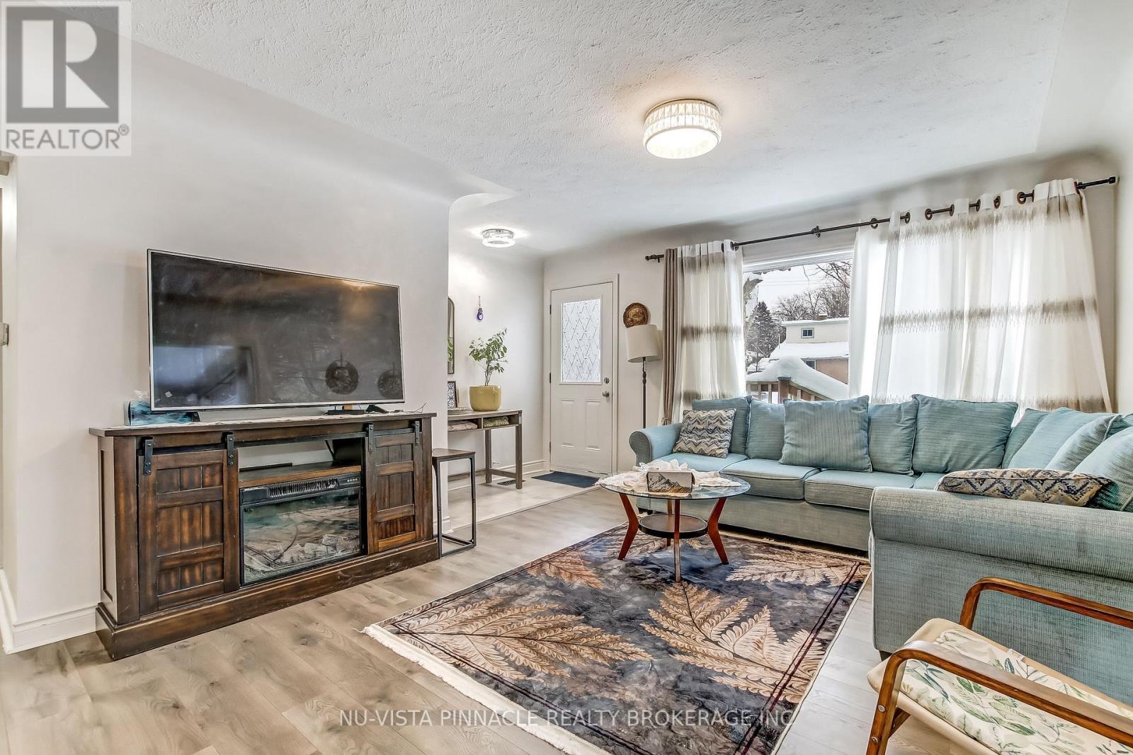 59 Thorncrest Crescent, London South (South D), ON - Indoor Photo Showing Living Room