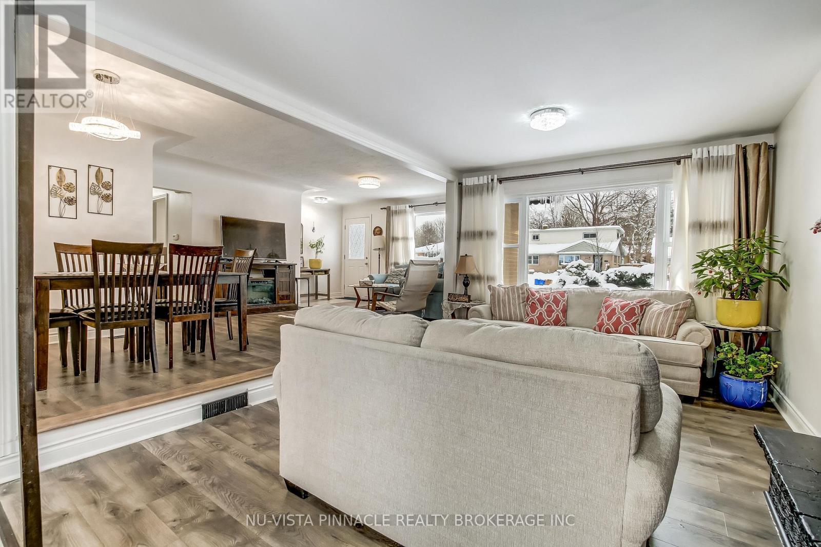 59 Thorncrest Crescent, London South (South D), ON - Indoor Photo Showing Living Room