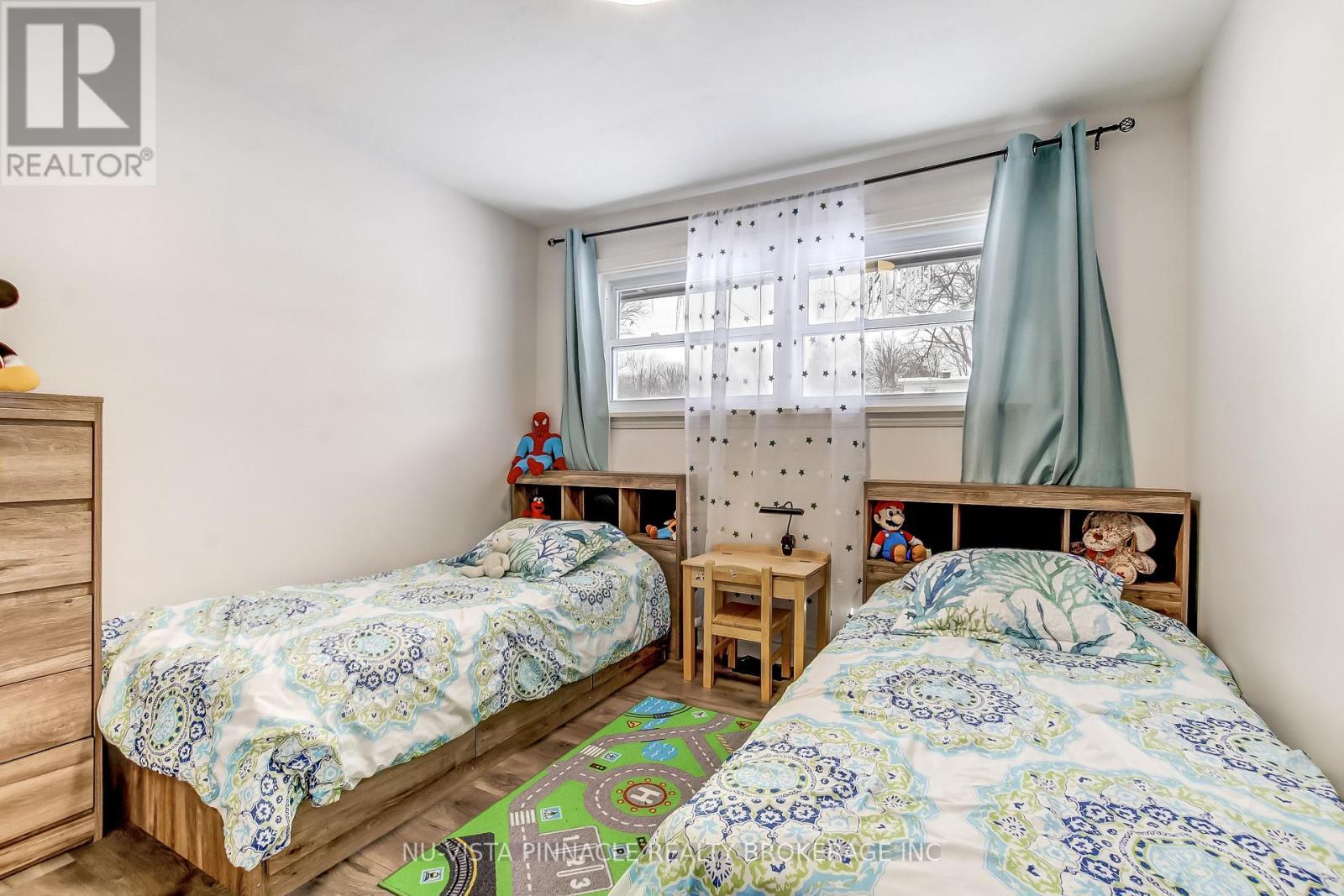 59 Thorncrest Crescent, London South (South D), ON - Indoor Photo Showing Bedroom