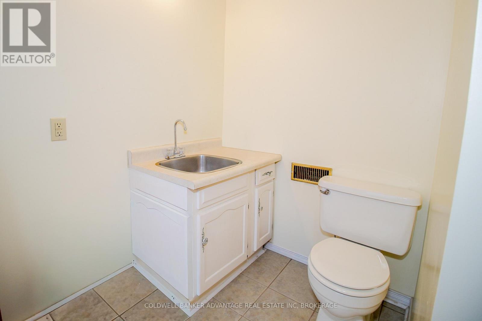 8 Bigelow Crescent, Pelham (Fonthill), ON - Indoor Photo Showing Bathroom