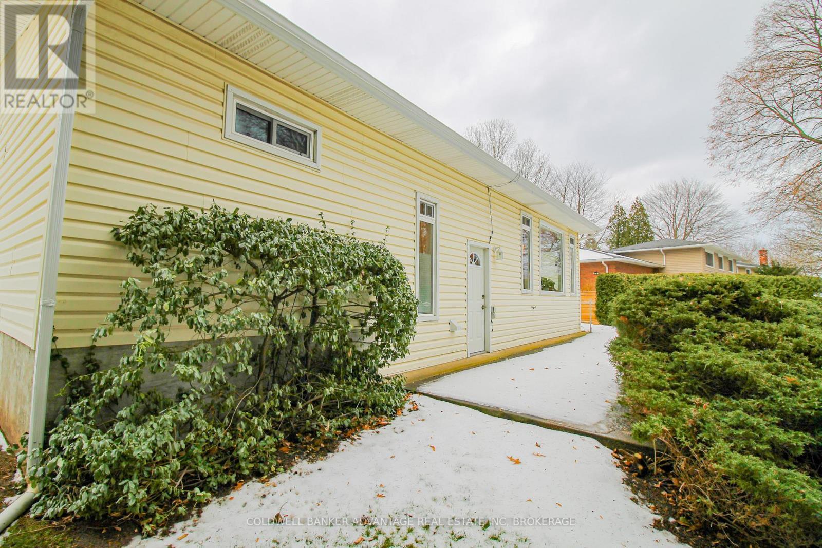 8 Bigelow Crescent, Pelham (Fonthill), ON - Outdoor With Exterior