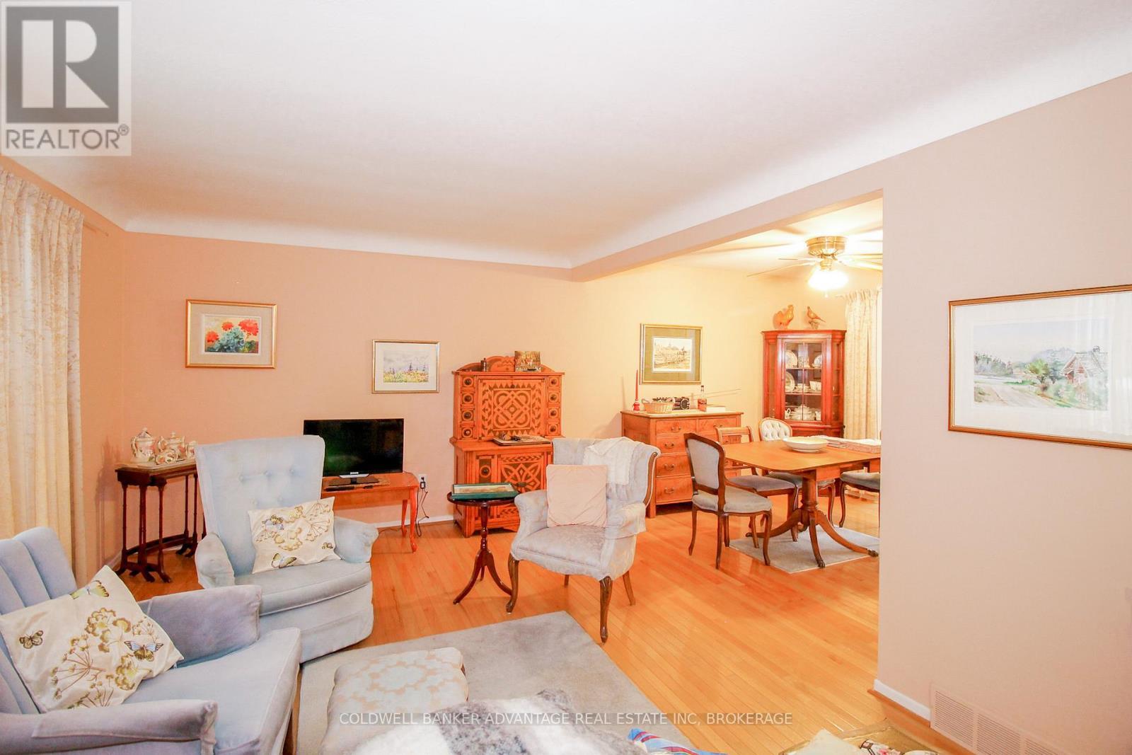 8 Bigelow Crescent, Pelham (Fonthill), ON - Indoor Photo Showing Living Room