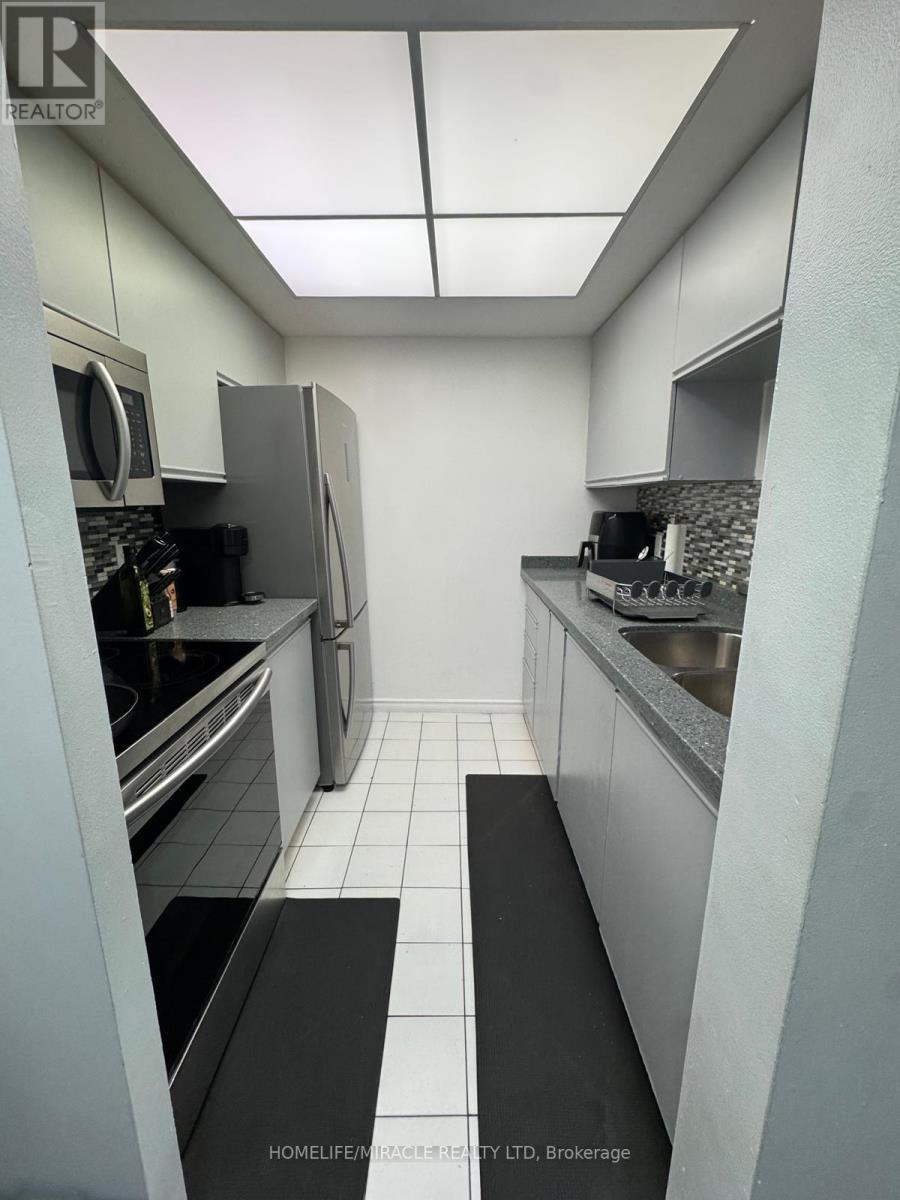 332 - 8351 Mclaughlin Road, Brampton, ON - Indoor Photo Showing Kitchen