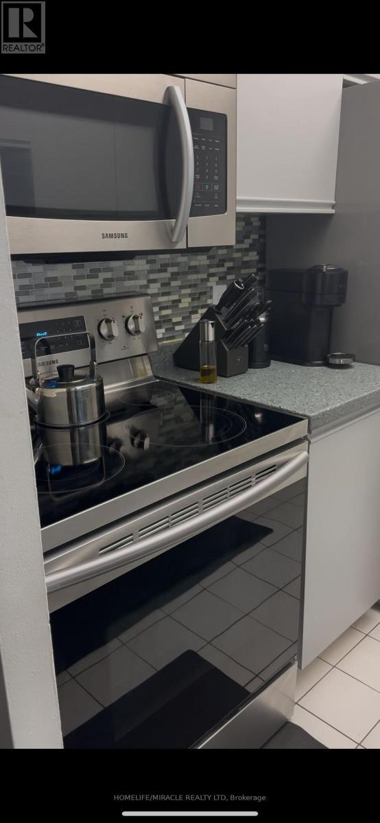 332 - 8351 Mclaughlin Road, Brampton, ON - Indoor Photo Showing Kitchen