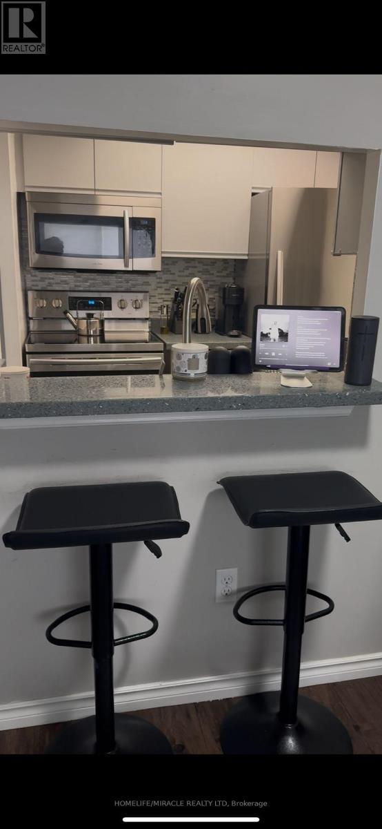 332 - 8351 Mclaughlin Road, Brampton, ON - Indoor Photo Showing Kitchen
