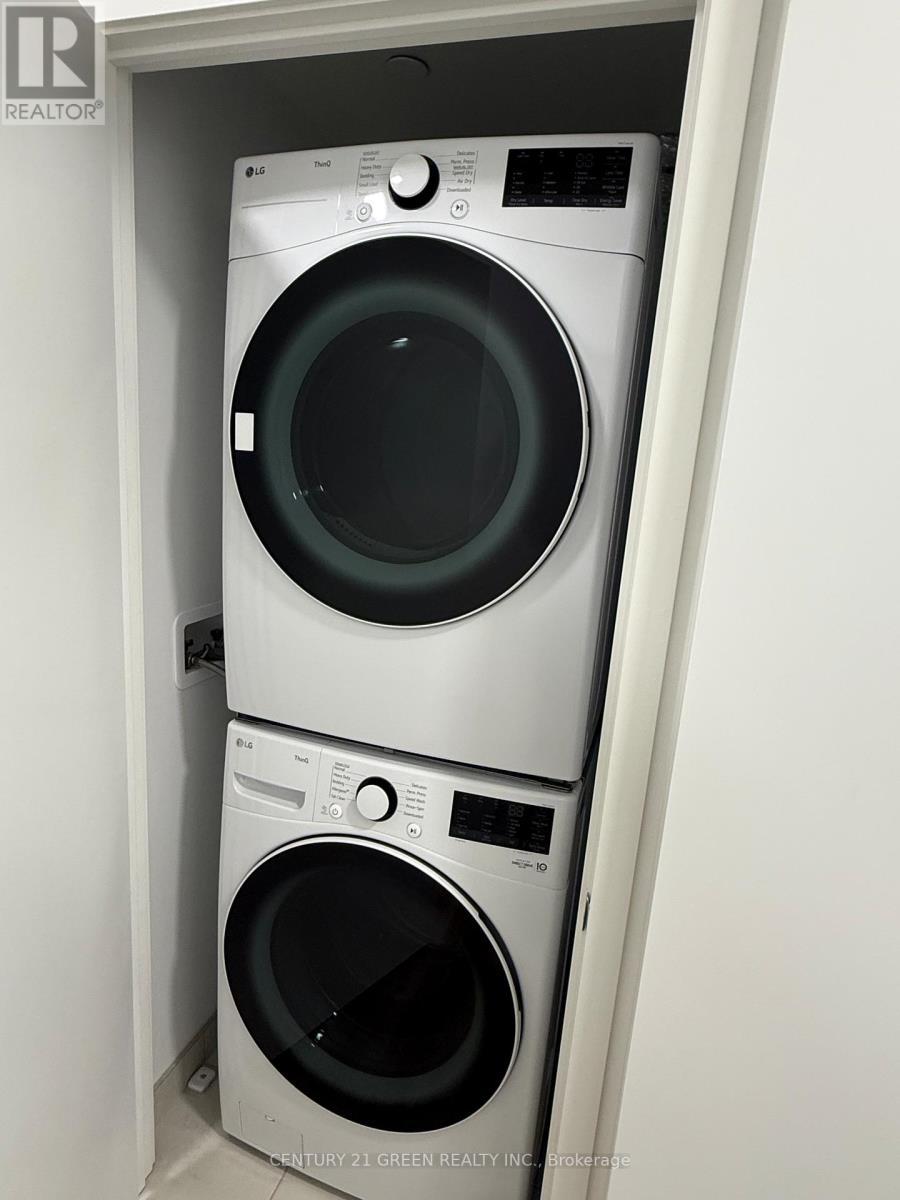 3208 - 395 Square One Drive, Mississauga, ON - Indoor Photo Showing Laundry Room