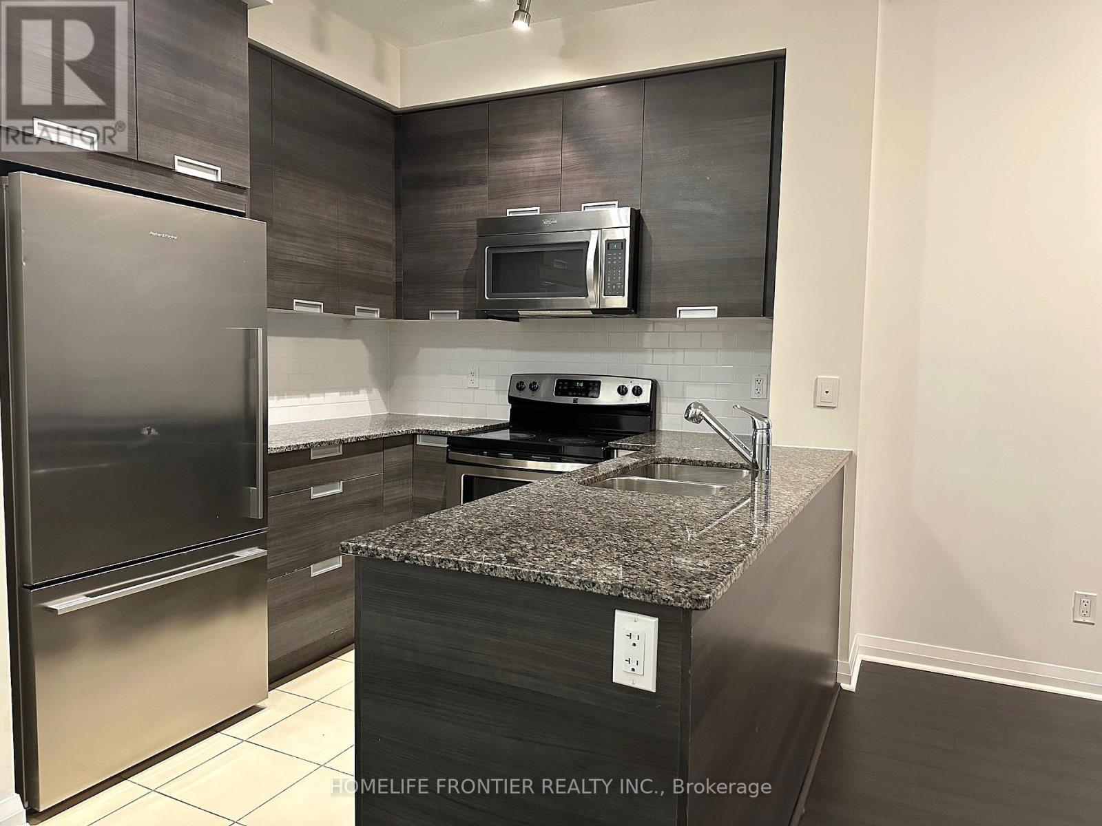 1106 - 55 Eglinton Avenue W, Mississauga, ON - Indoor Photo Showing Kitchen With Double Sink With Upgraded Kitchen