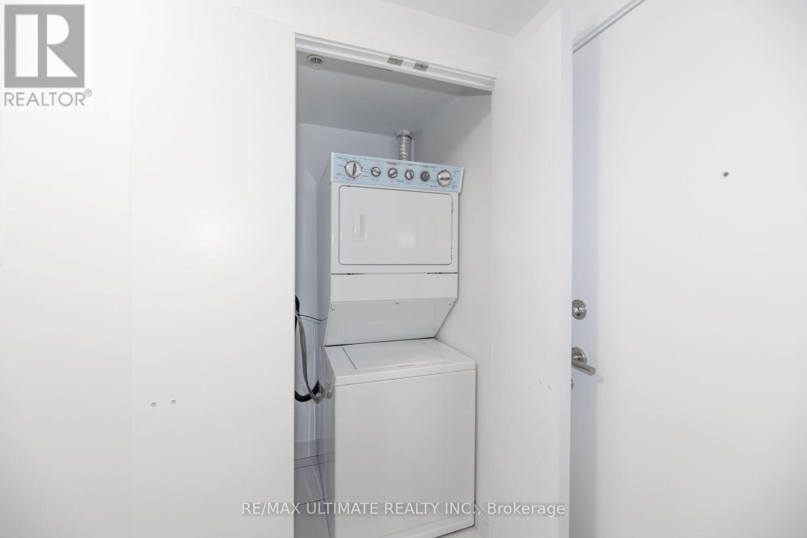 204 - 32 Camden Street, Toronto, ON - Indoor Photo Showing Laundry Room