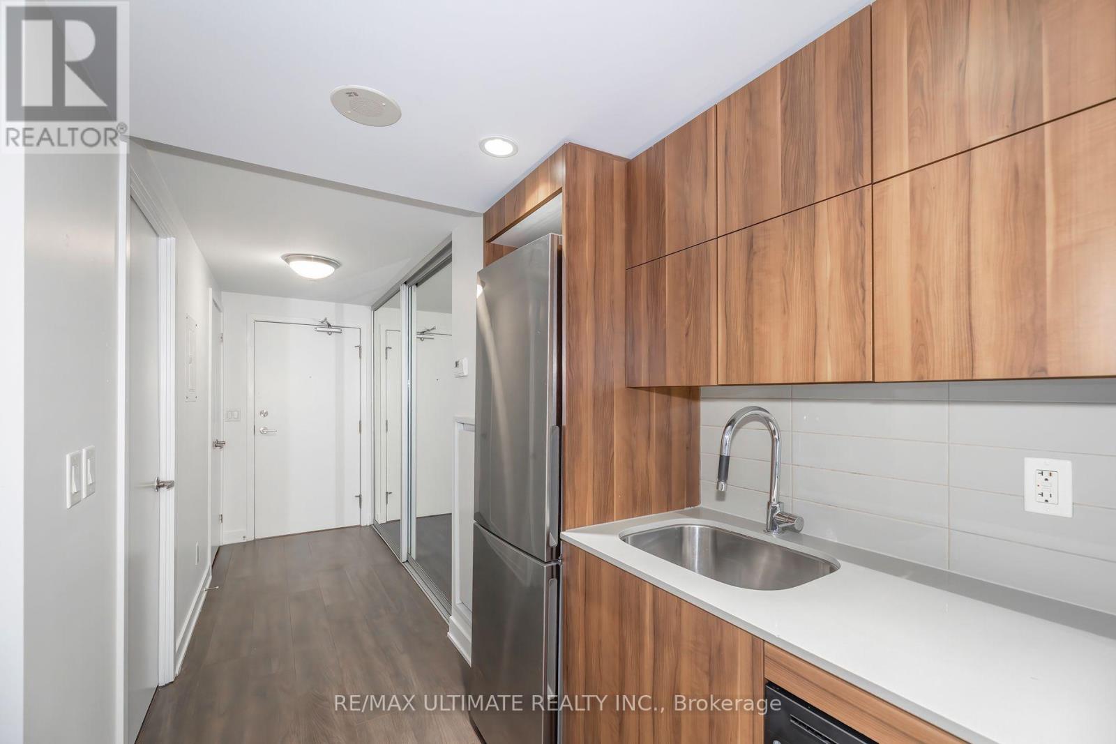 204 - 32 Camden Street, Toronto, ON - Indoor Photo Showing Kitchen
