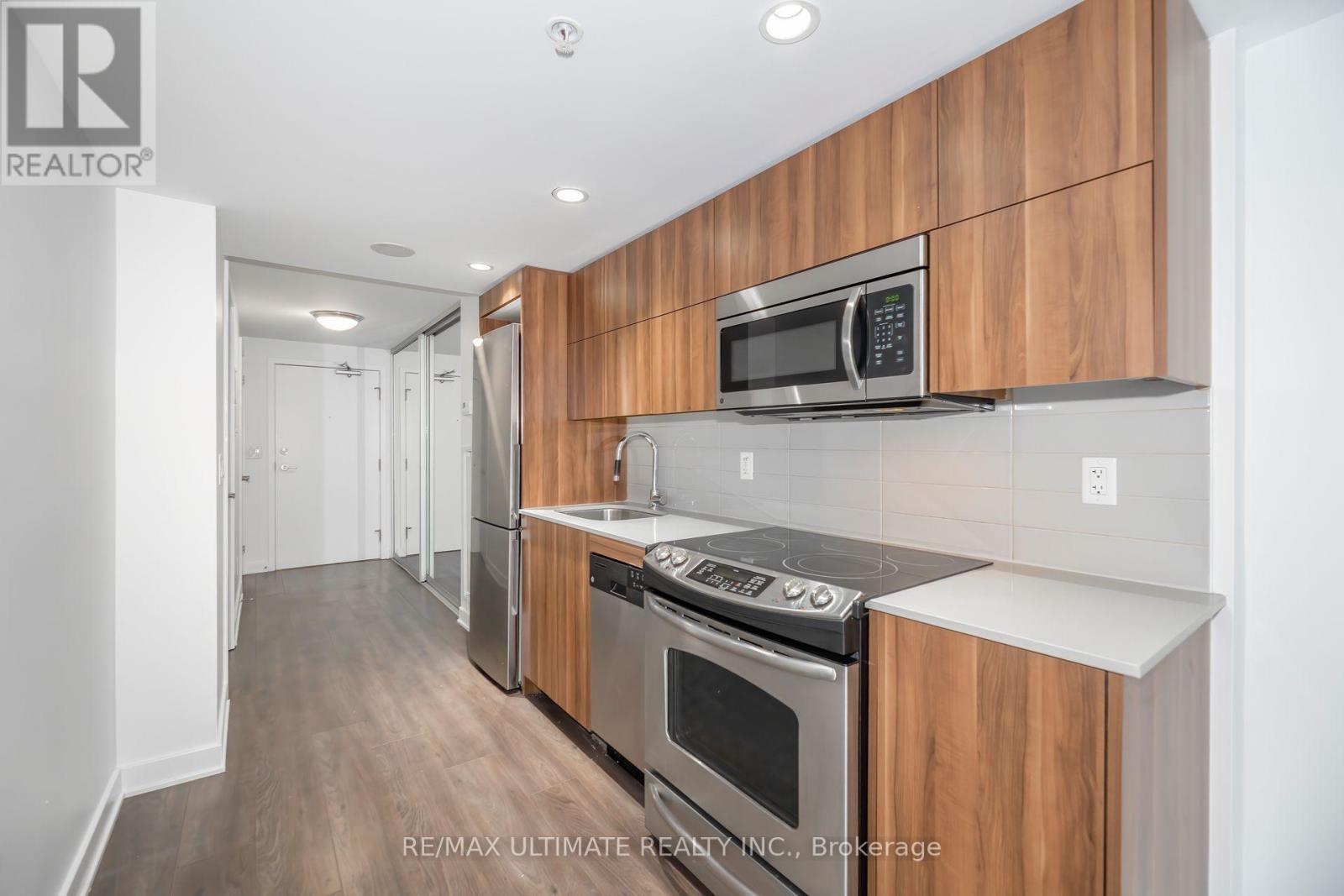 204 - 32 Camden Street, Toronto, ON - Indoor Photo Showing Kitchen