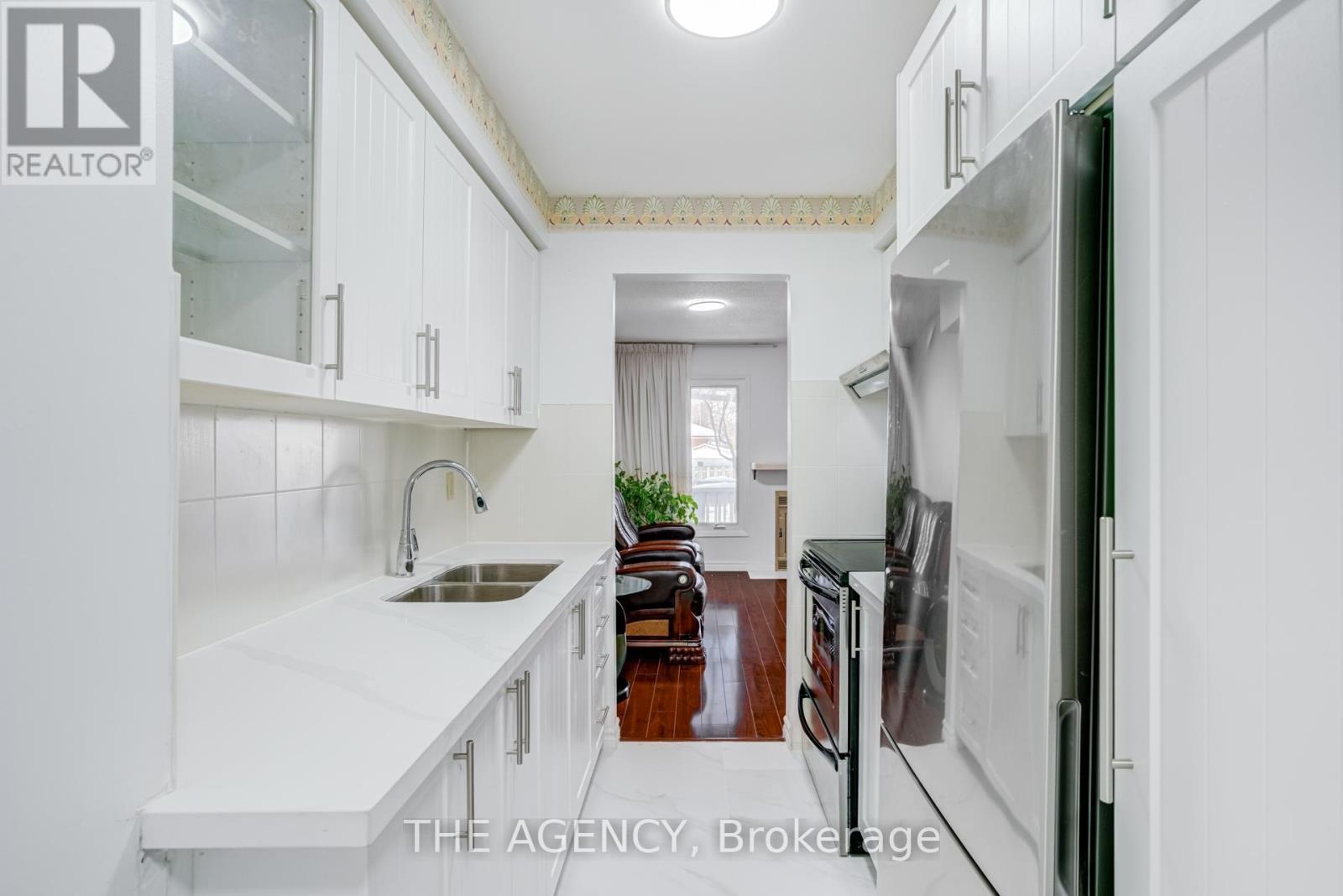 142 Greenbrae Circuit, Toronto, ON - Indoor Photo Showing Kitchen With Double Sink