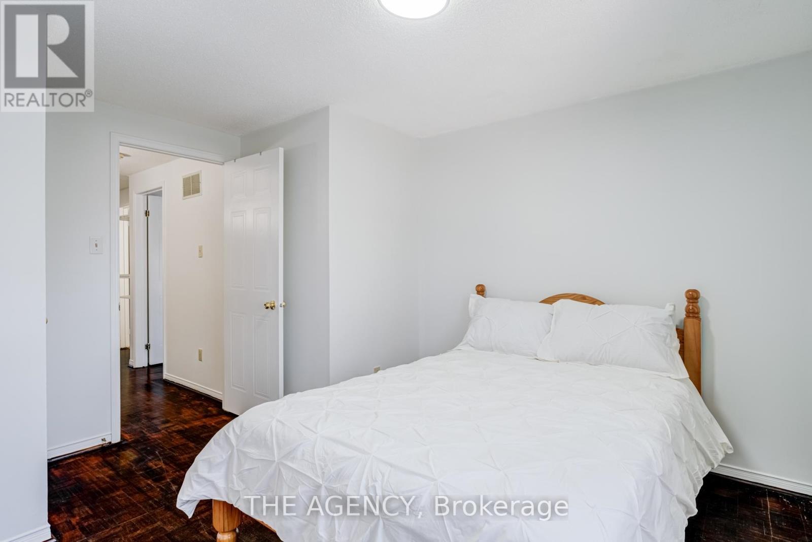 142 Greenbrae Circuit, Toronto, ON - Indoor Photo Showing Bedroom
