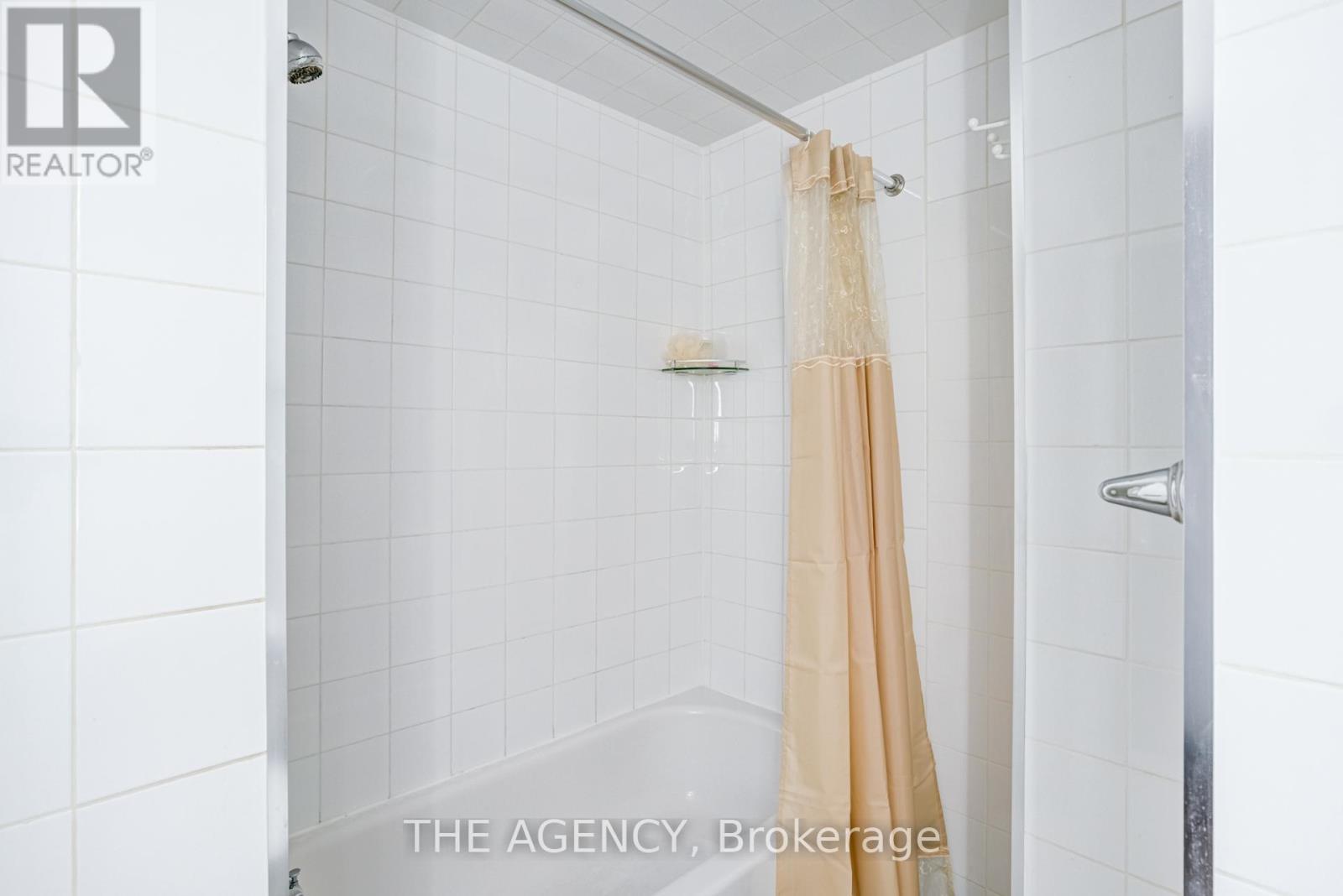 142 Greenbrae Circuit, Toronto, ON - Indoor Photo Showing Bathroom
