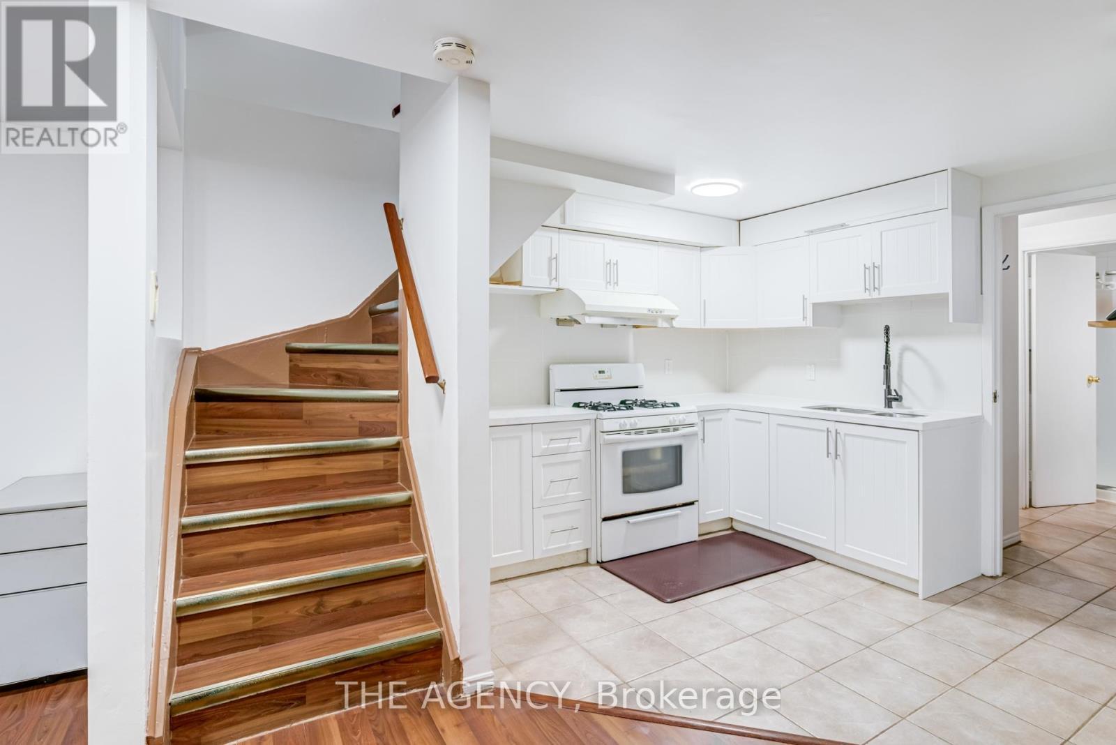 142 Greenbrae Circuit, Toronto, ON - Indoor Photo Showing Kitchen