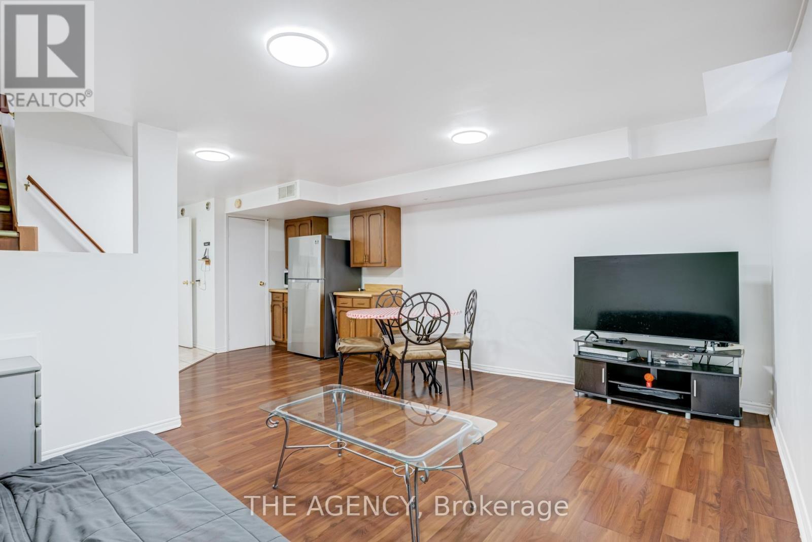 142 Greenbrae Circuit, Toronto, ON - Indoor Photo Showing Living Room