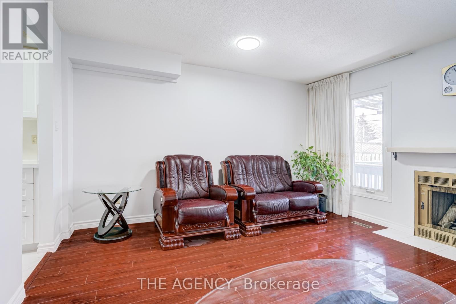 142 Greenbrae Circuit, Toronto, ON - Indoor With Fireplace