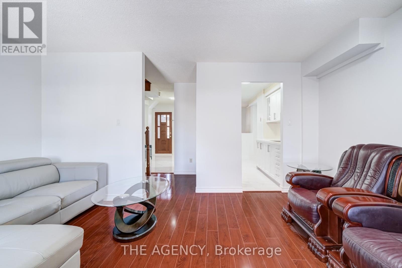 142 Greenbrae Circuit, Toronto, ON - Indoor Photo Showing Living Room