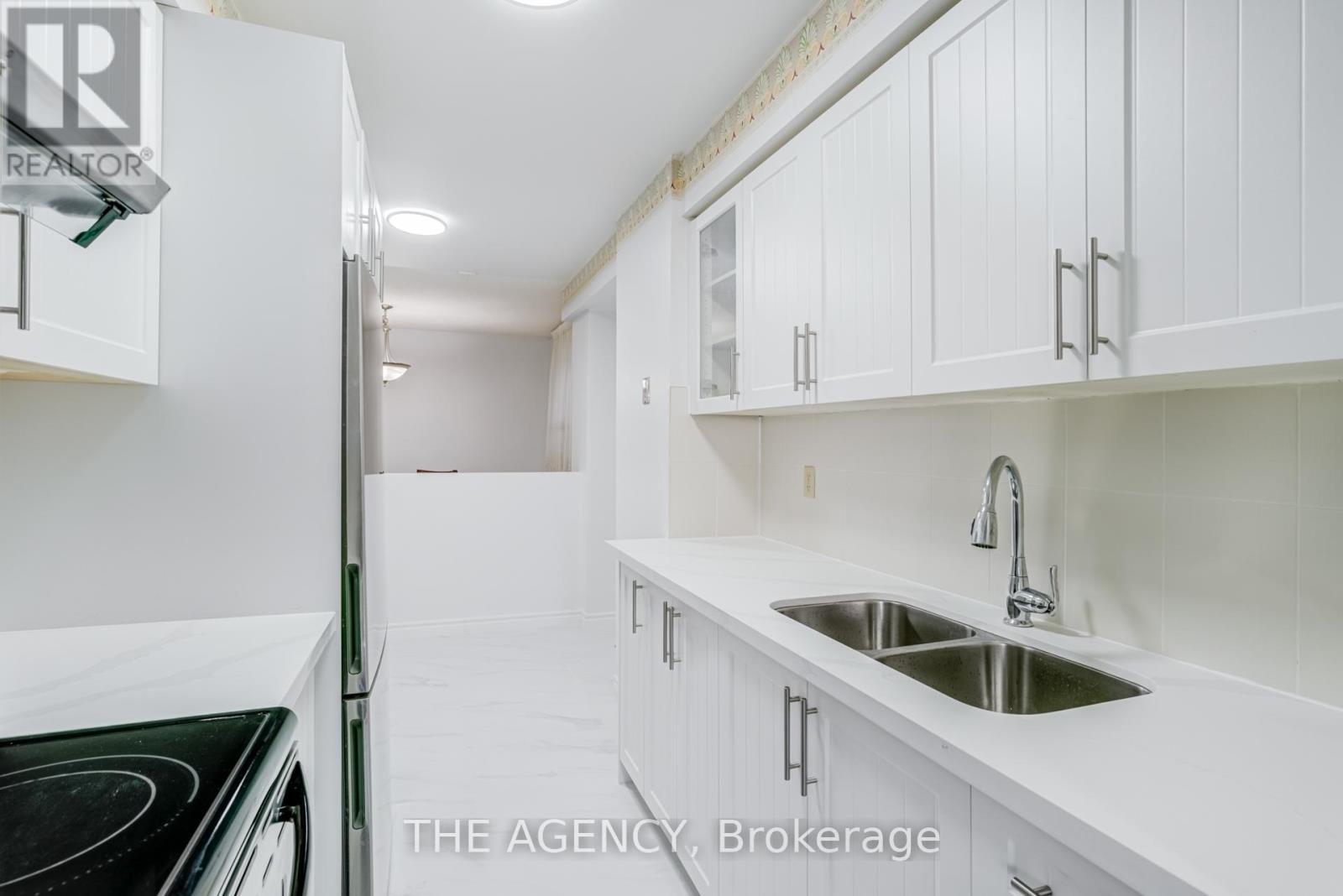 142 Greenbrae Circuit, Toronto, ON - Indoor Photo Showing Kitchen With Double Sink