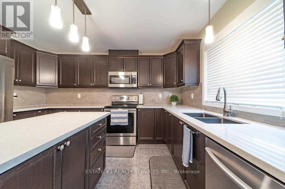 20 Mercedes Road, Brampton, ON - Indoor Photo Showing Kitchen With Stainless Steel Kitchen With Double Sink With Upgraded Kitchen
