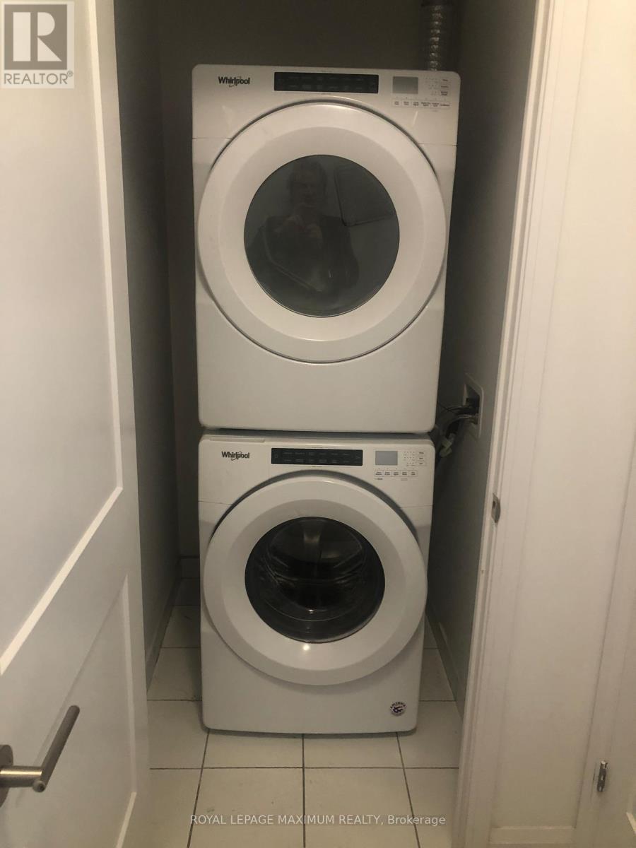 3212 - 7895 Jane Street, Vaughan, ON - Indoor Photo Showing Laundry Room