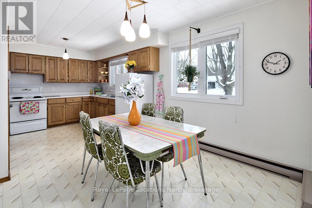 138 Montgomery Street, Meaford, ON - Indoor