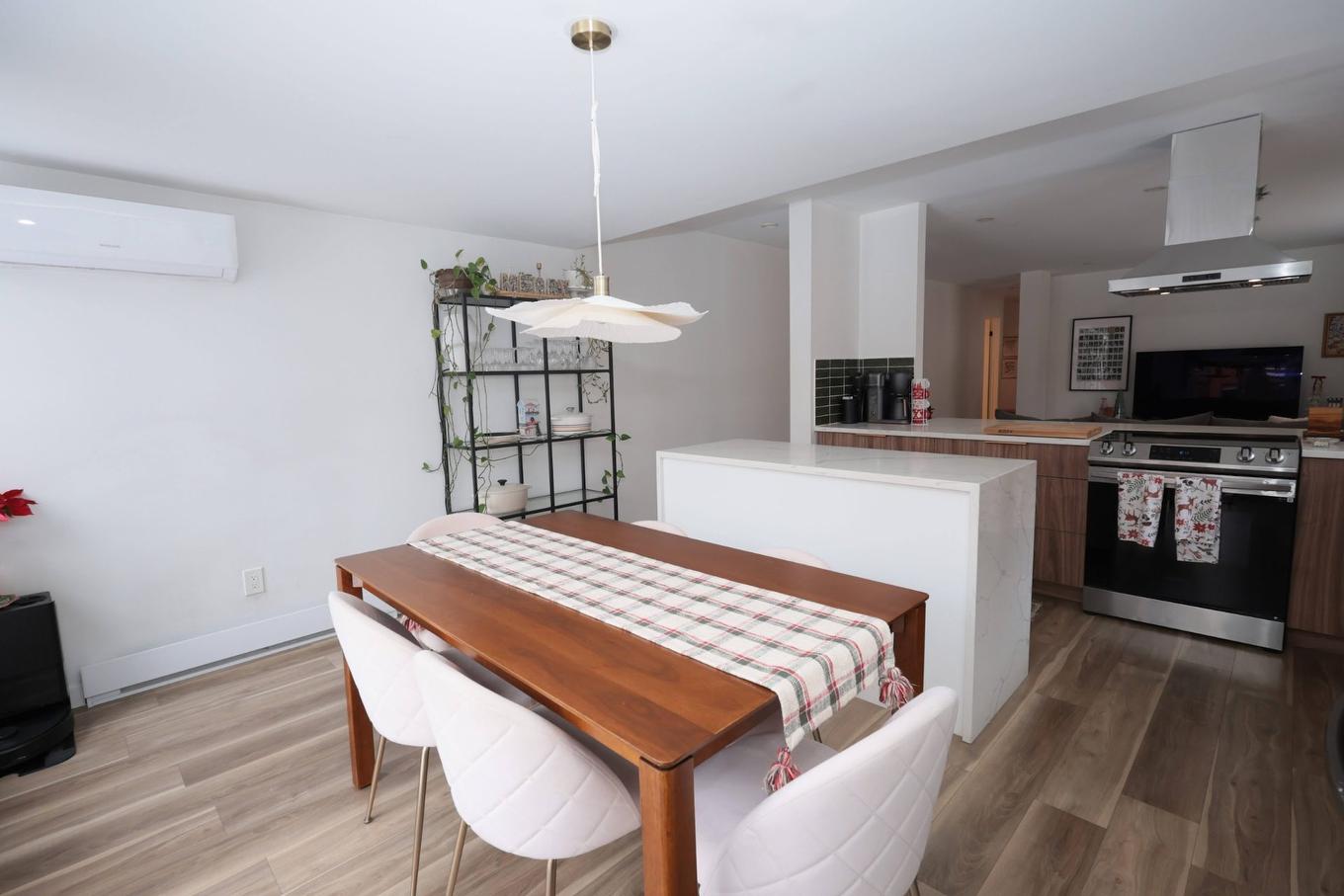 Dining room - 283 Rue D'Orléans, Saint-Lambert, QC - Indoor Photo Showing Kitchen