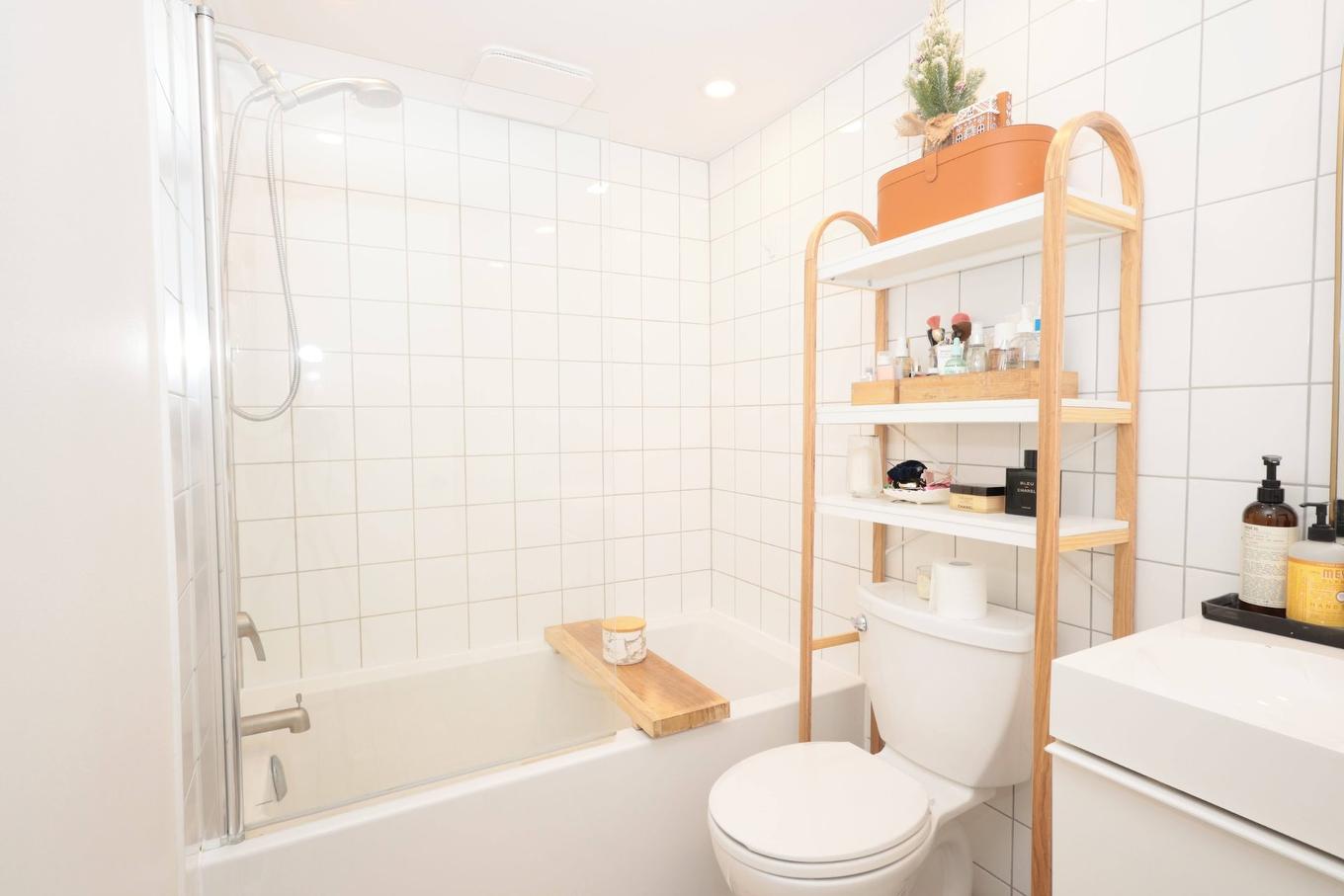 Bathroom - 283 Rue D'Orléans, Saint-Lambert, QC - Indoor Photo Showing Bathroom