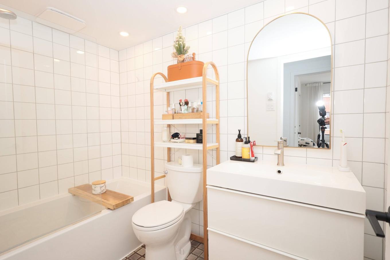 Bathroom - 283 Rue D'Orléans, Saint-Lambert, QC - Indoor Photo Showing Bathroom