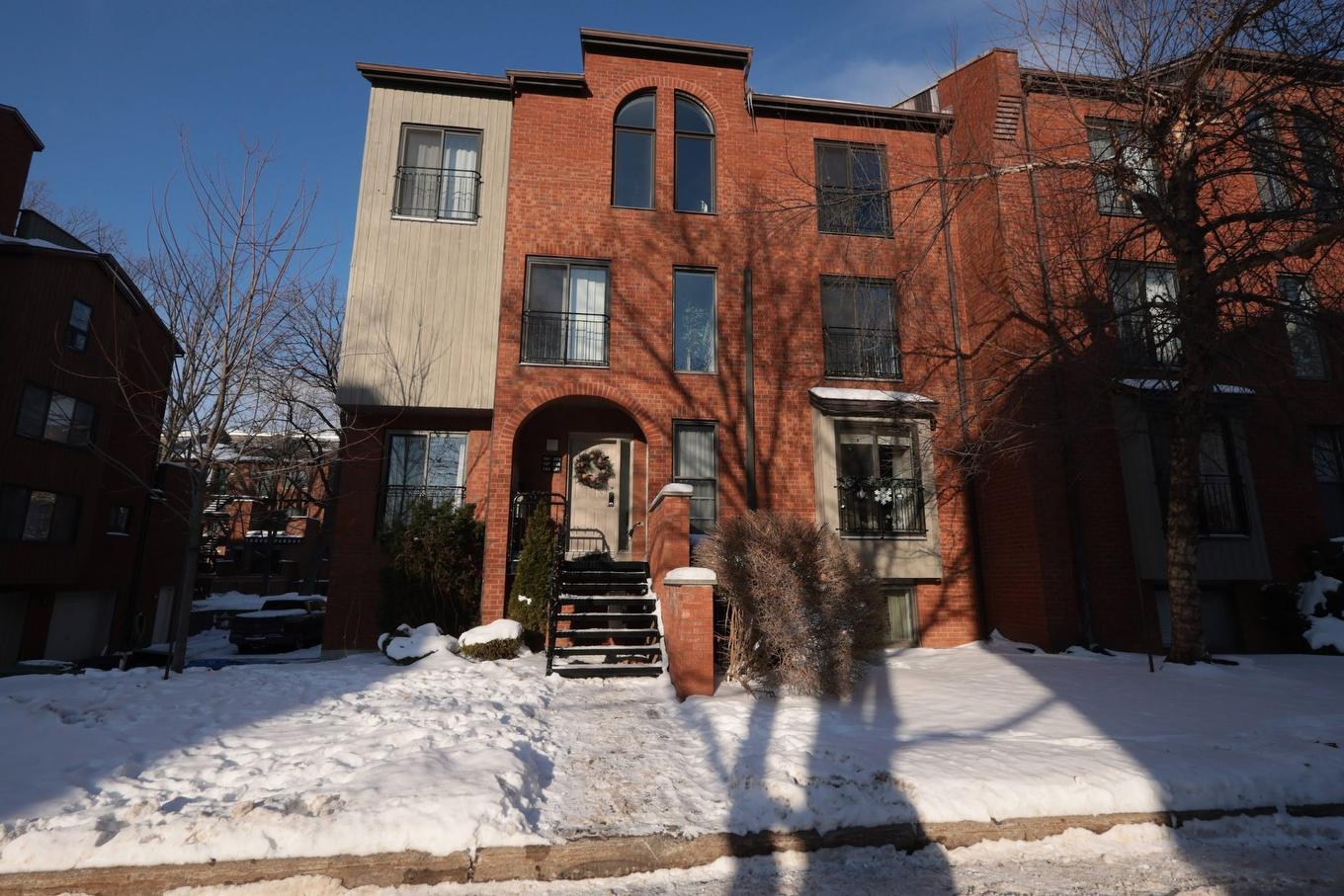 Exterior entrance - 283 Rue D'Orléans, Saint-Lambert, QC - Outdoor With Facade