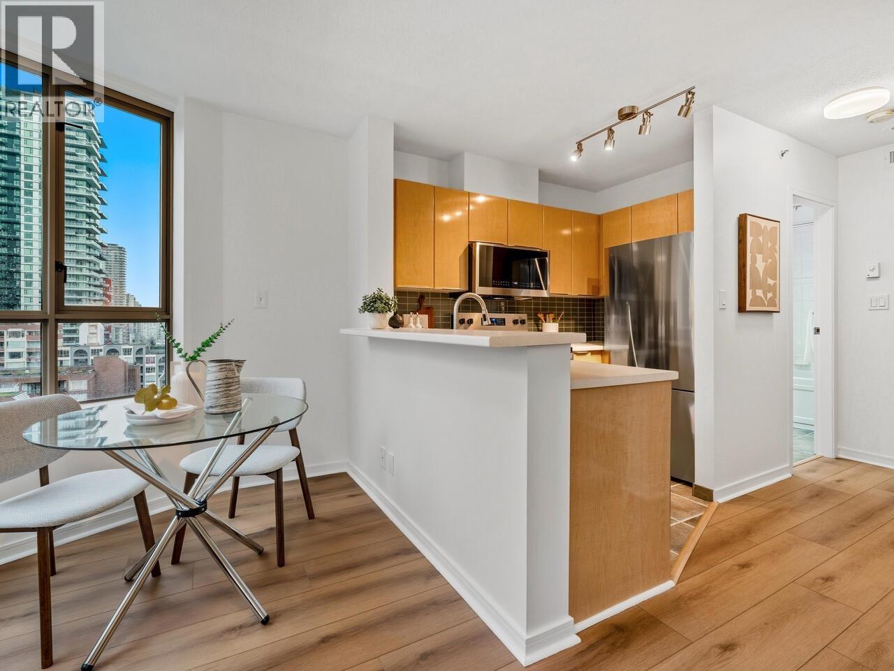 1407 1003 Pacific Street, Vancouver, BC - Indoor