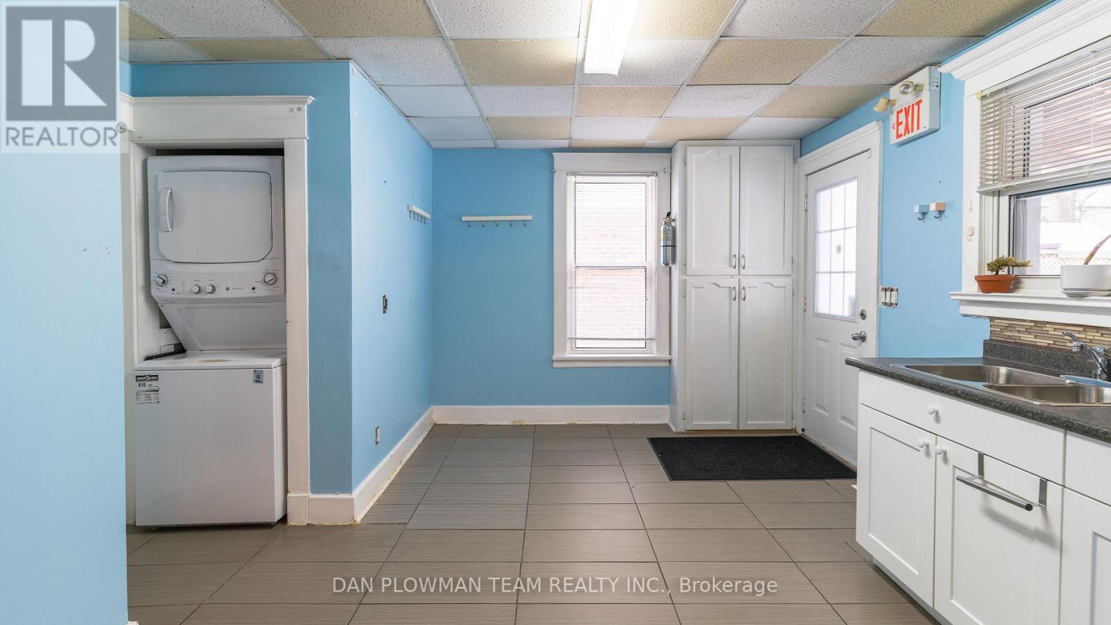 62 Park Road S, Oshawa, ON - Indoor Photo Showing Laundry Room